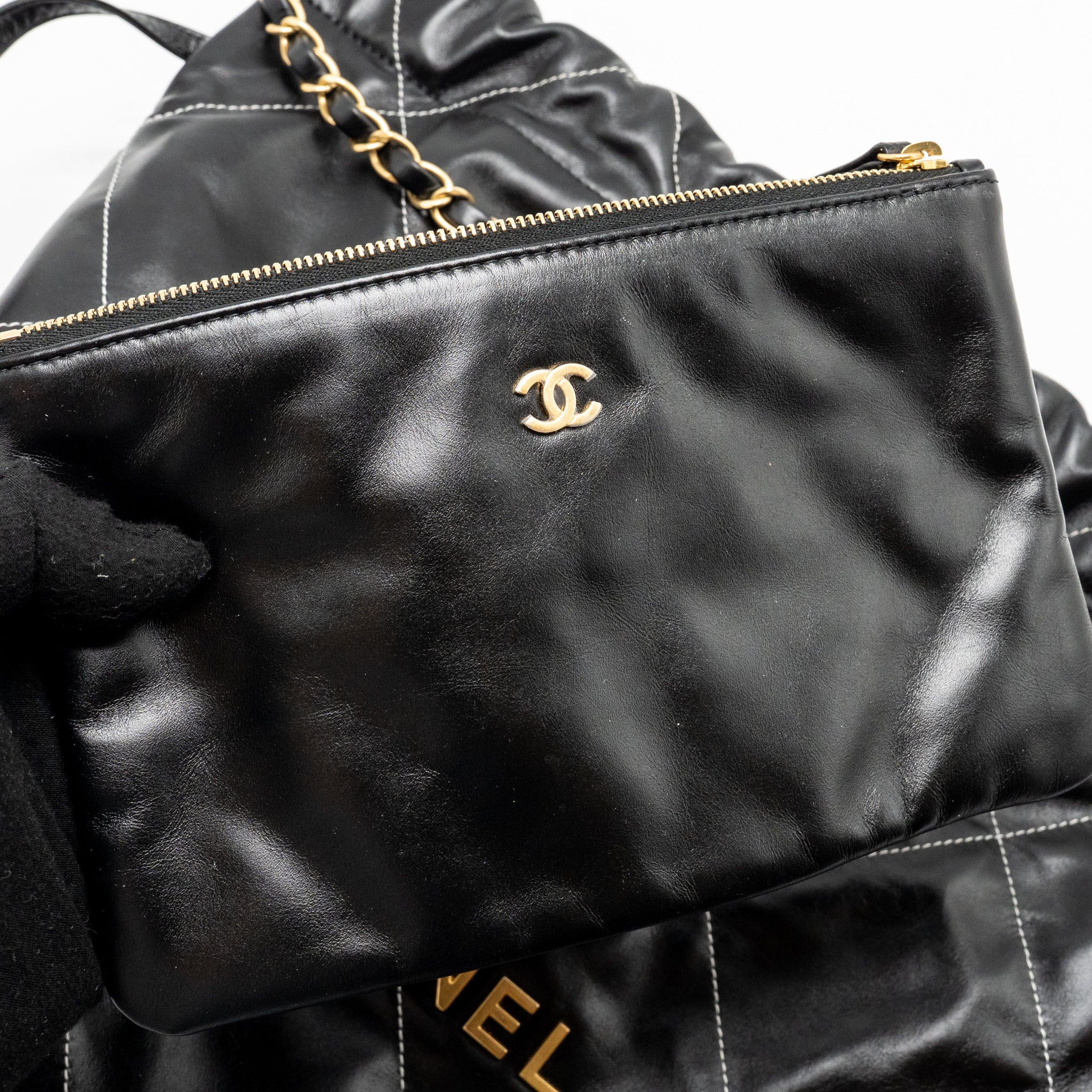 CHANEL MEDIUM 22 BAG WHITE STITCHING CALFSKIN BLACK GHW (MICROCHIP)