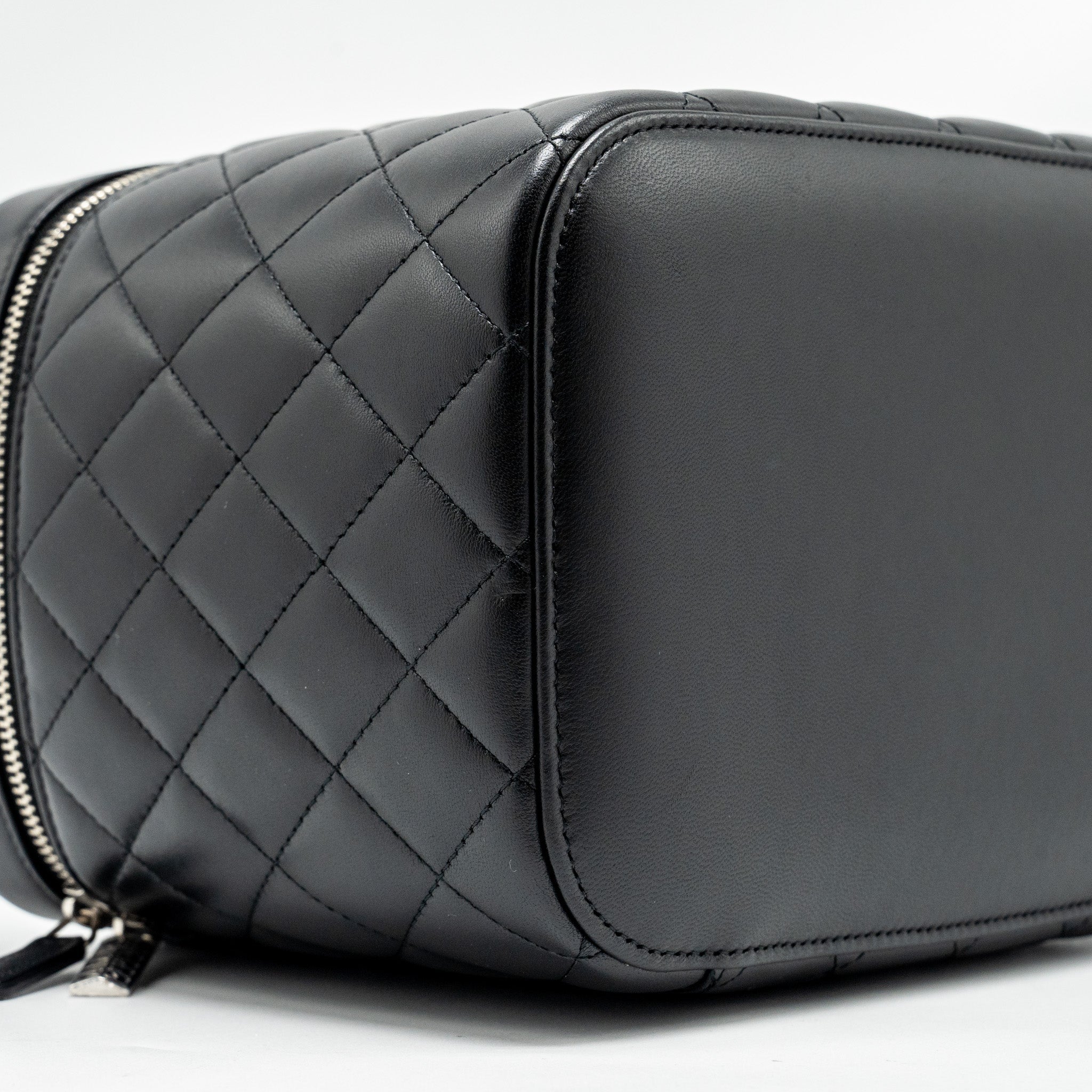 CHANEL QUILTED VANITY CASE LAMBSKIN BLACK SHW