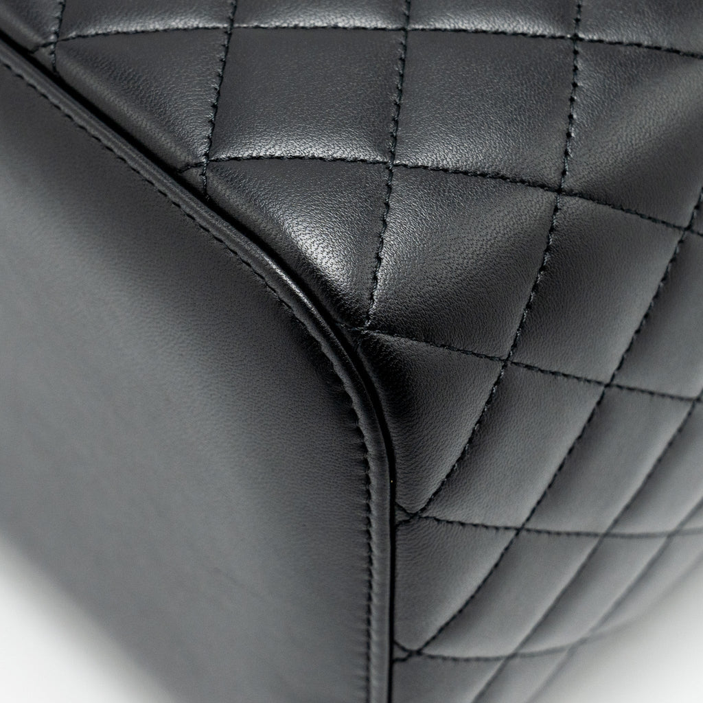 CHANEL QUILTED VANITY CASE LAMBSKIN BLACK SHW
