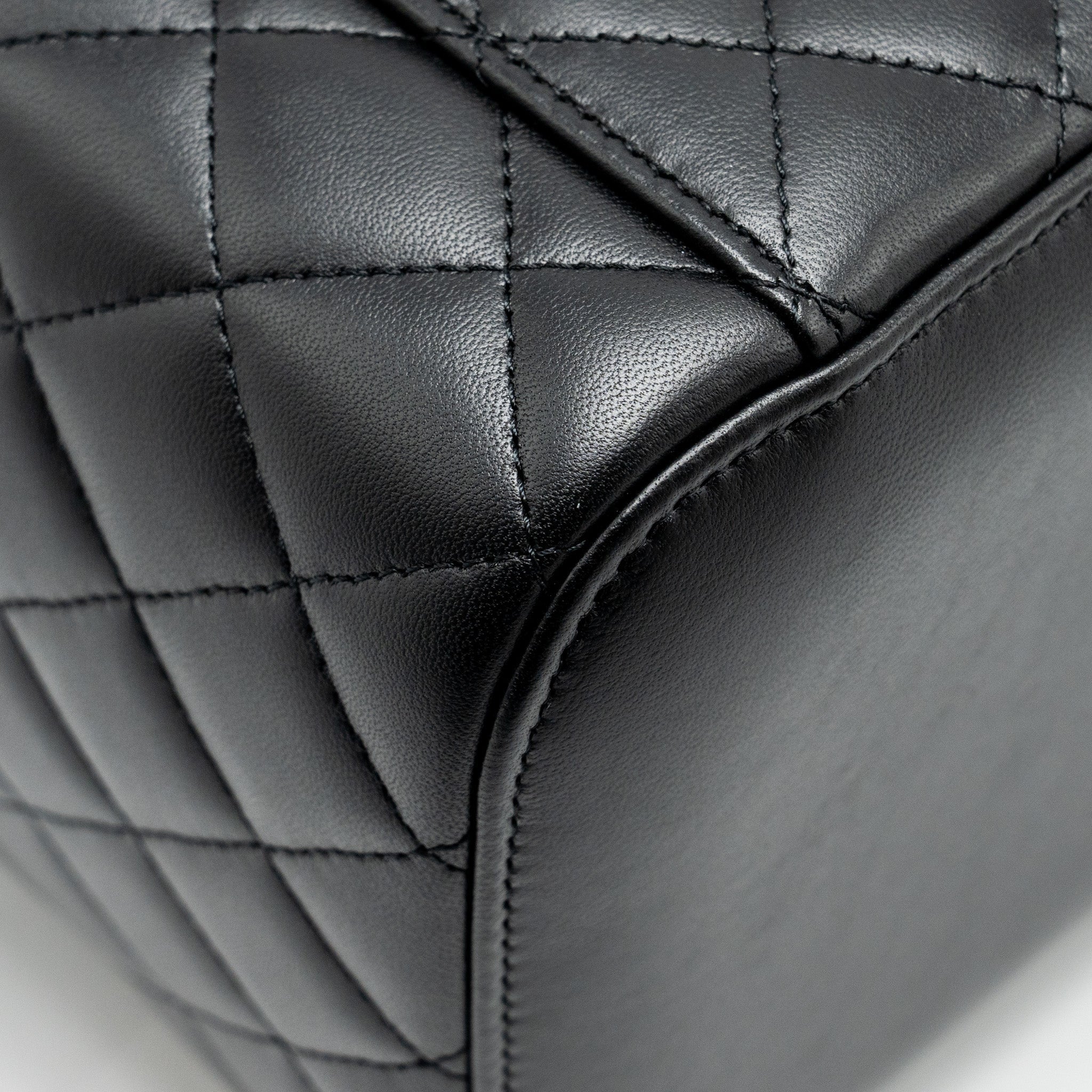 CHANEL QUILTED VANITY CASE LAMBSKIN BLACK SHW