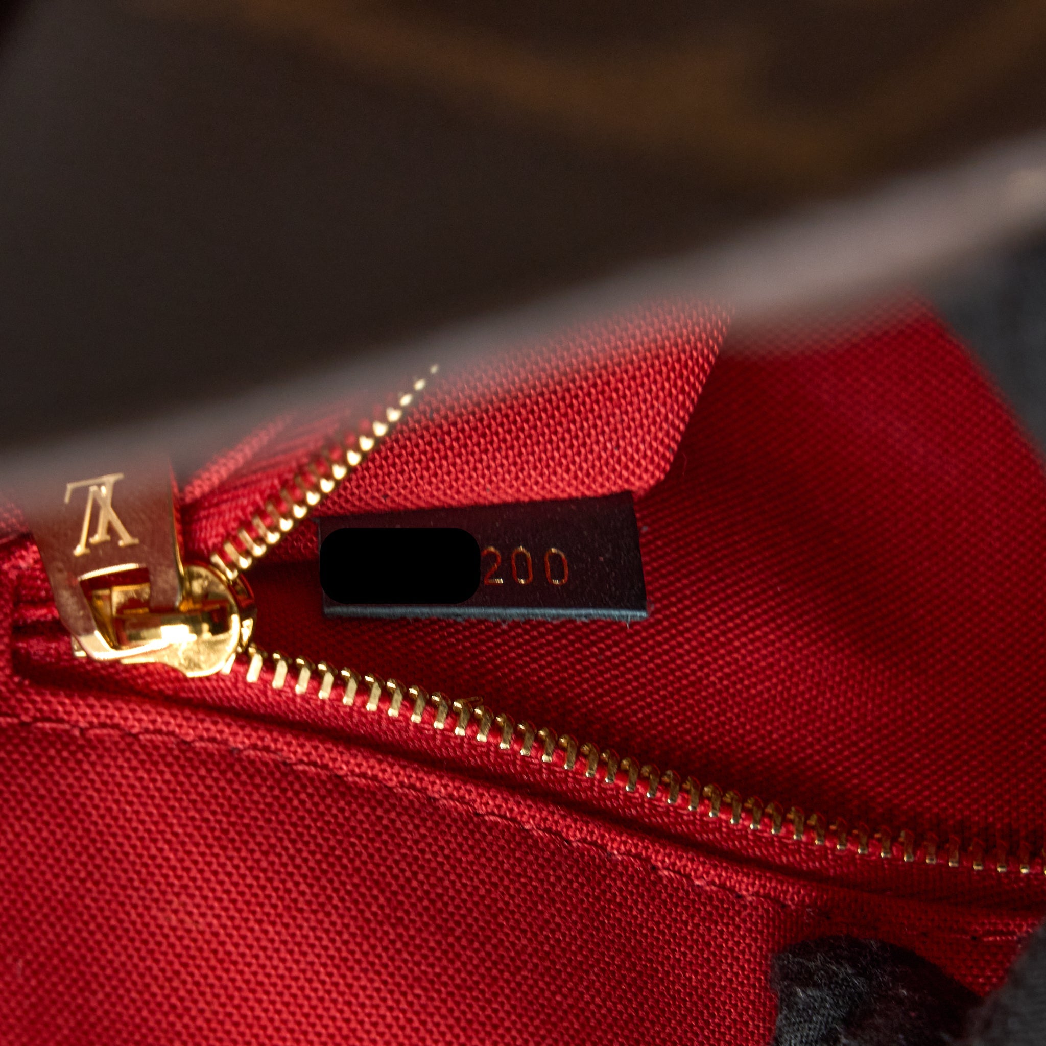 LOUIS VUITTON ONTHEGO GM MONOGRAM CANVAS GHW