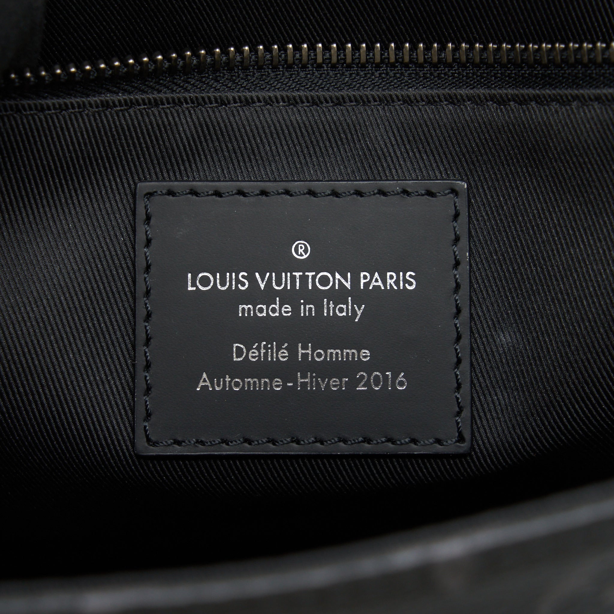 LOUIS VUITTON ECLIPSE VOYAGER MESSENGER BAG MONOGRAM CANVAS BLACK YEAR 2020