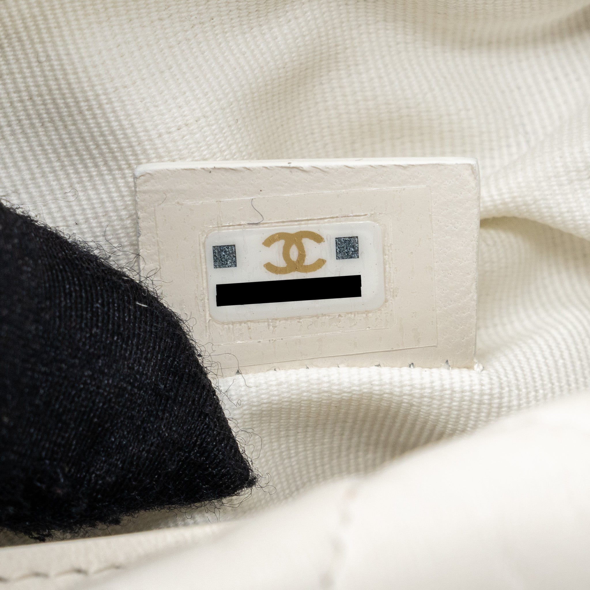CHANEL 23C ROUND CLUTCH LAMBSKIN WHITE LGHW (MICROCHIP)