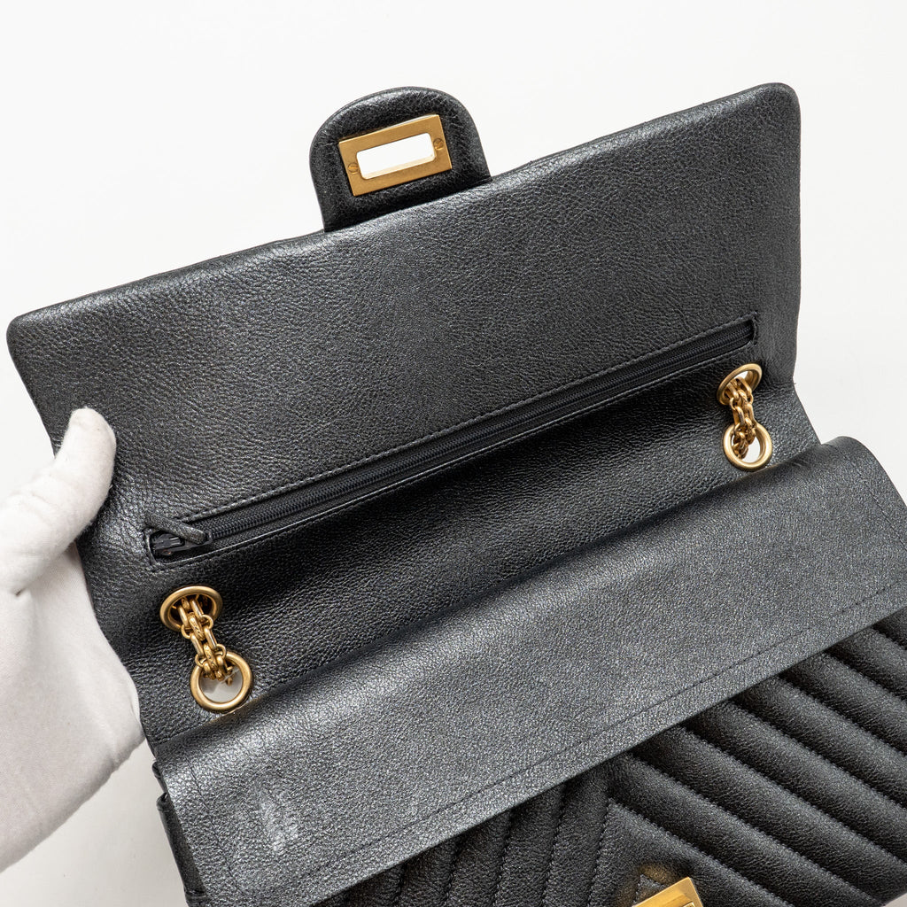 CHANEL LARGE 2.55 226 REISSUE DOUBLE FLAP BAG CHEVRON METALLIC CALFSKIN CHARCOAL GHW
