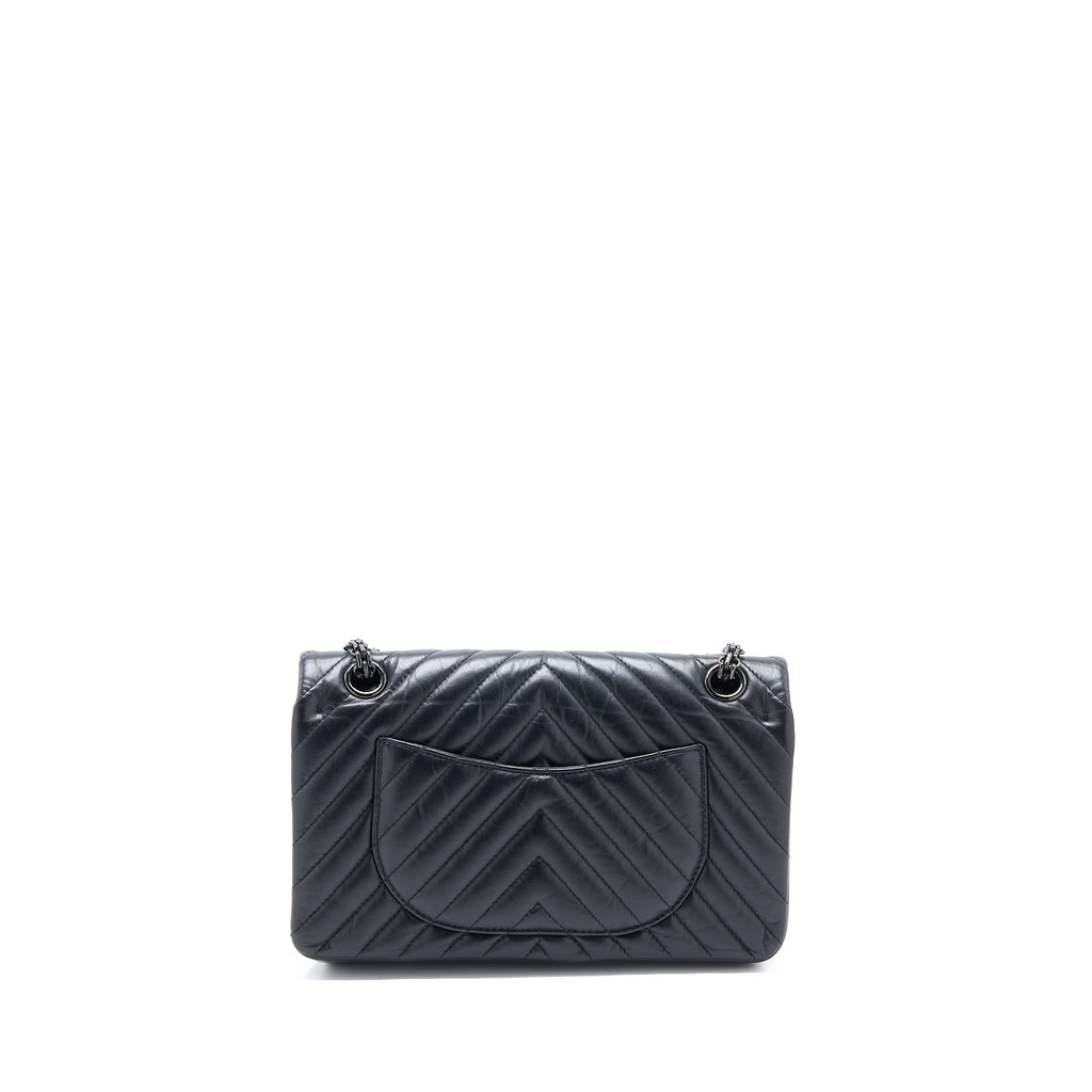 CHANEL 2.55 REISSUE SMALL DOUBLE FLAP BAG CHEVRON AGED CALFSKIN BLACK WITH BLACK HARDWARE