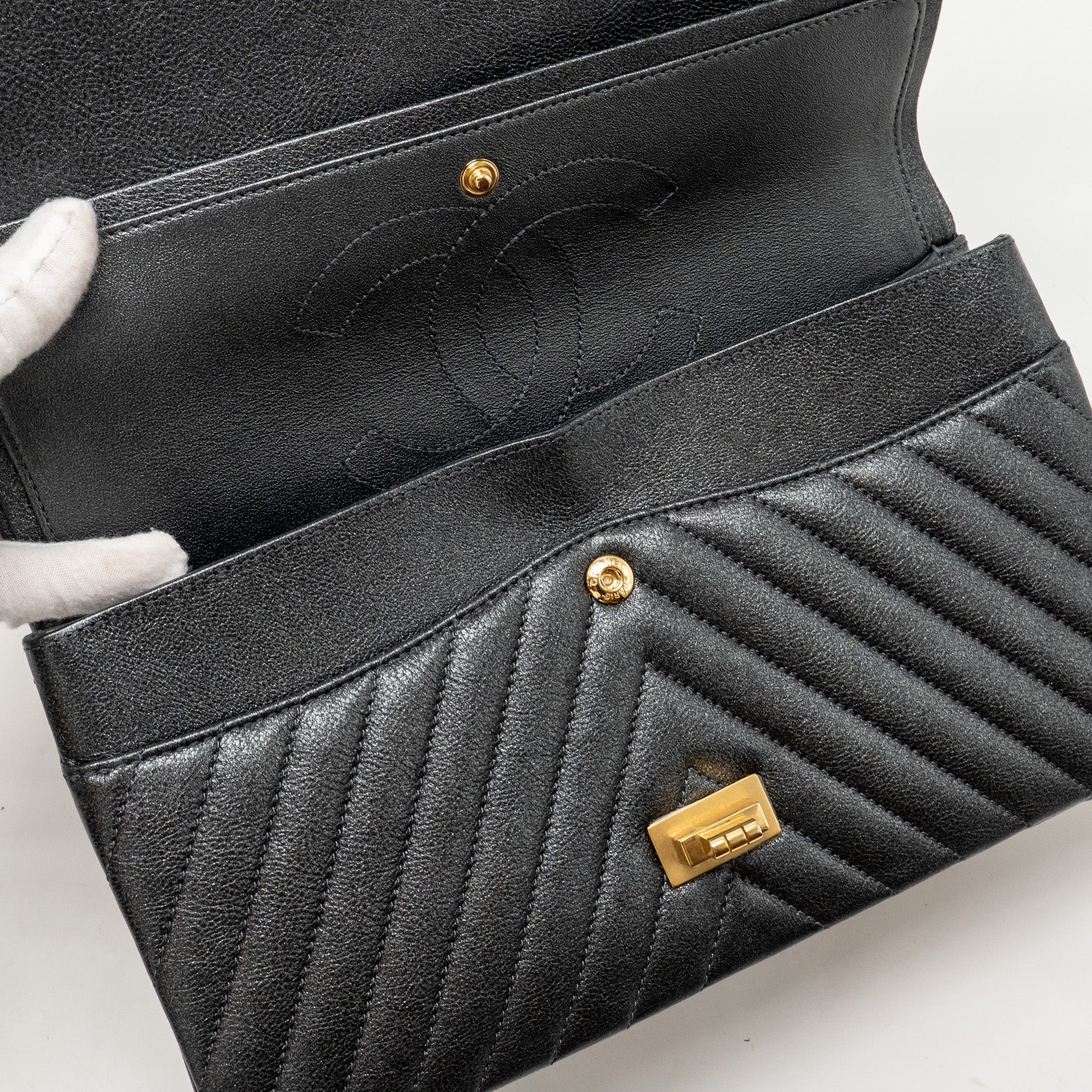 CHANEL LARGE 2.55 226 REISSUE DOUBLE FLAP BAG CHEVRON METALLIC CALFSKIN CHARCOAL GHW