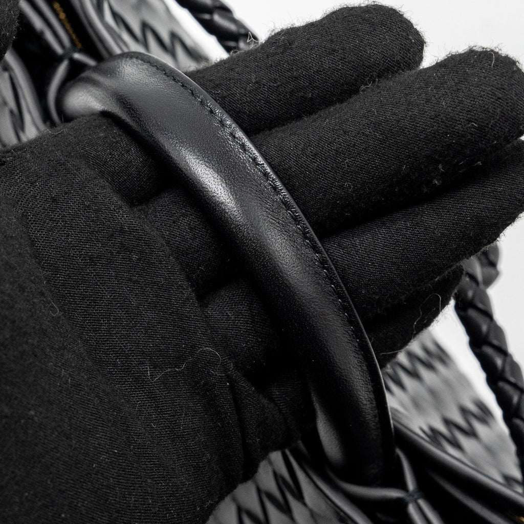 BOTTEGA VENETA SMALL ANDIAMO BAG LAMBSKIN BLACK GHW