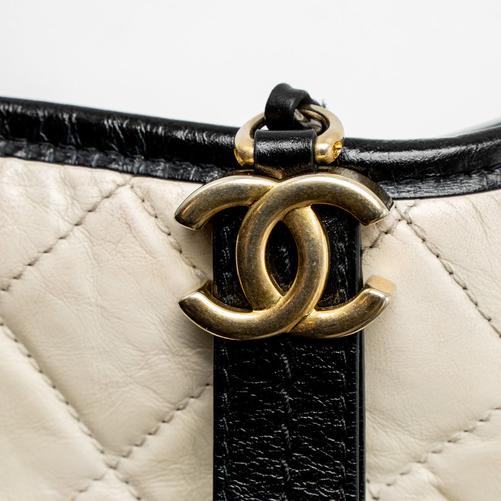 CHANEL SMALL GABRIELLE HOBO BAG AGED CALFSKIN WHITE/BLACK MULTICOLOUR HARDWARE