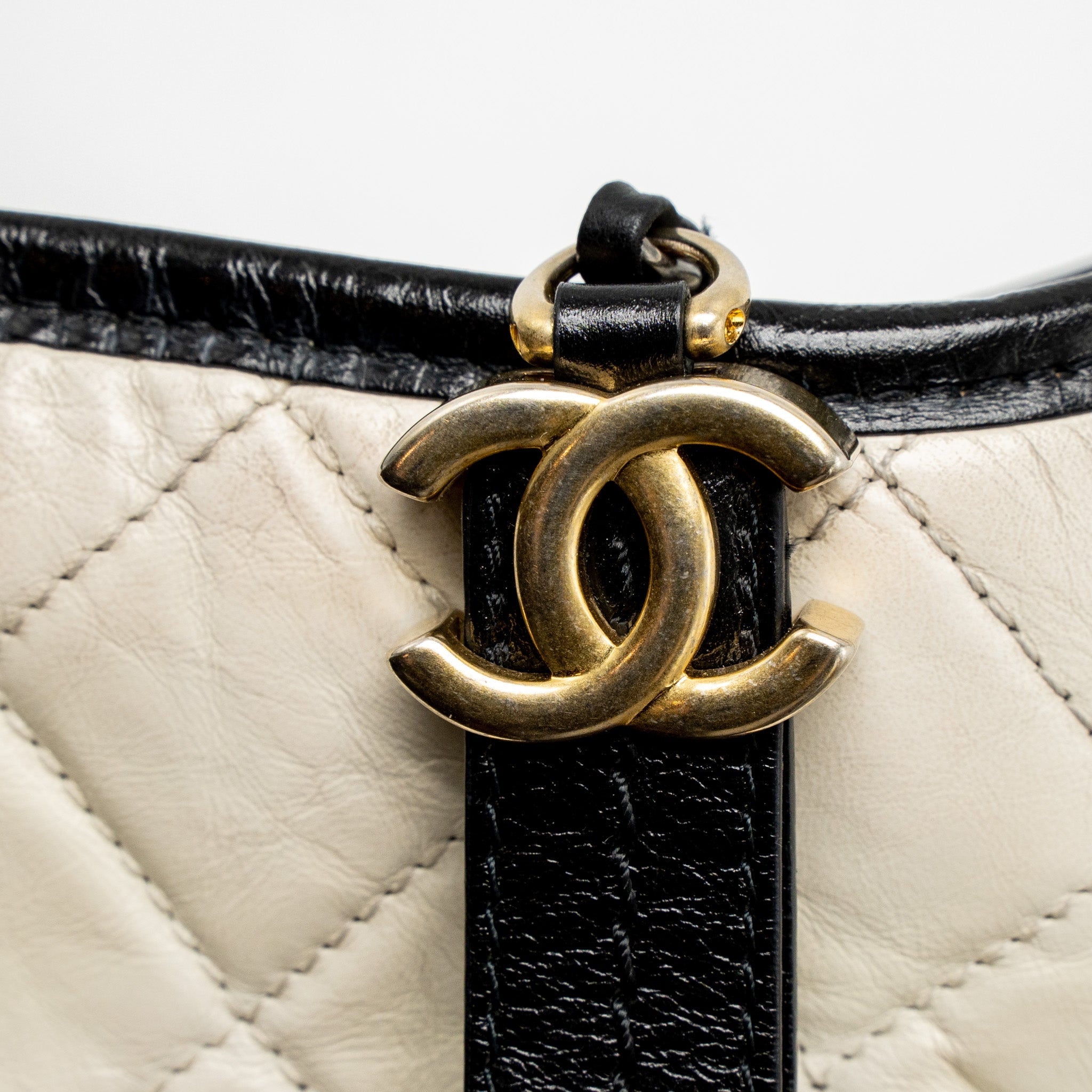 CHANEL SMALL GABRIELLE HOBO BAG AGED CALFSKIN WHITE/BLACK MULTICOLOUR HARDWARE