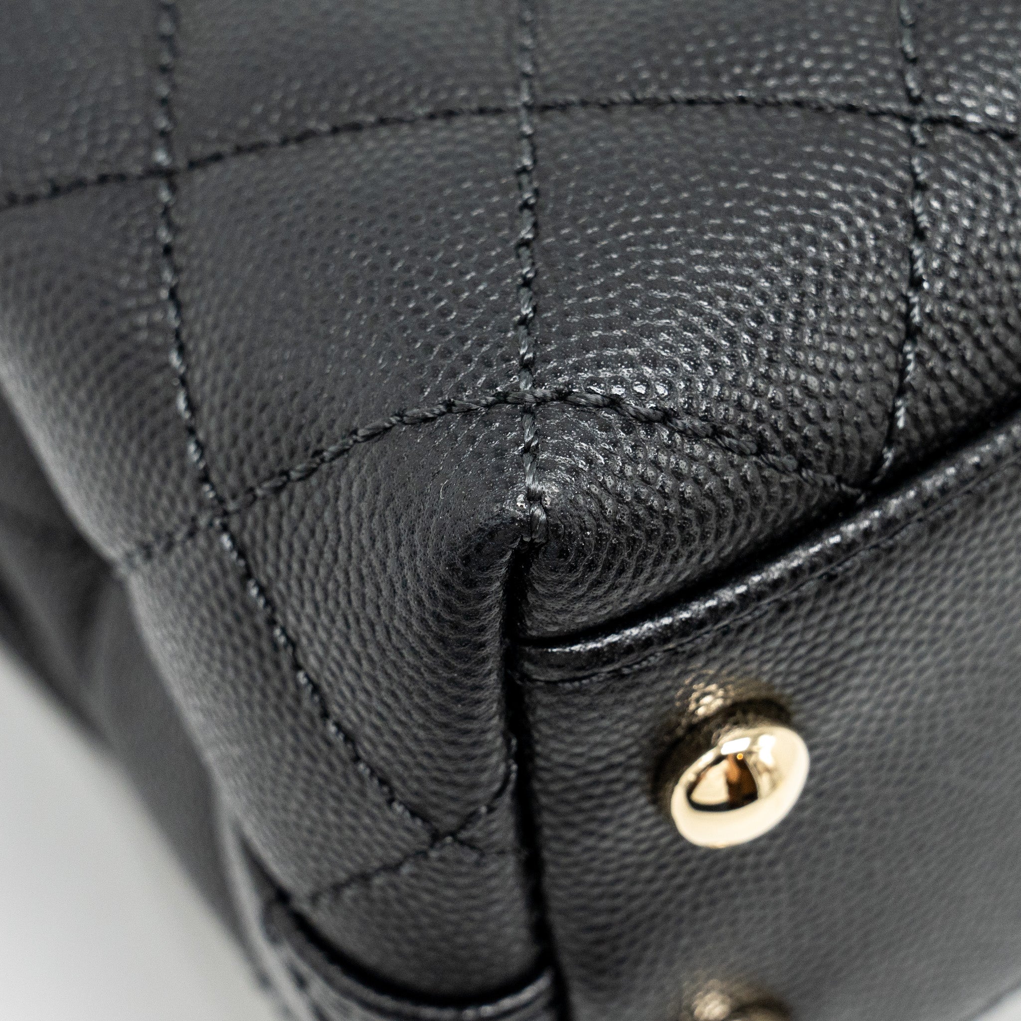 CHANEL MINI COCOHANDLE CAVIAR BLACK LGHW (MICROCHIP)