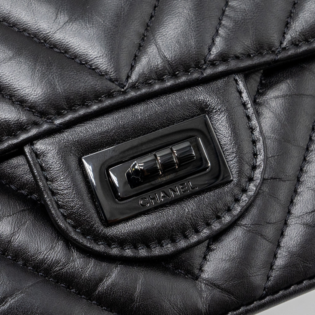 CHANEL MINI 2.55 REISSUE FLAP BAG CHEVRON CALFSKIN SO BLACK