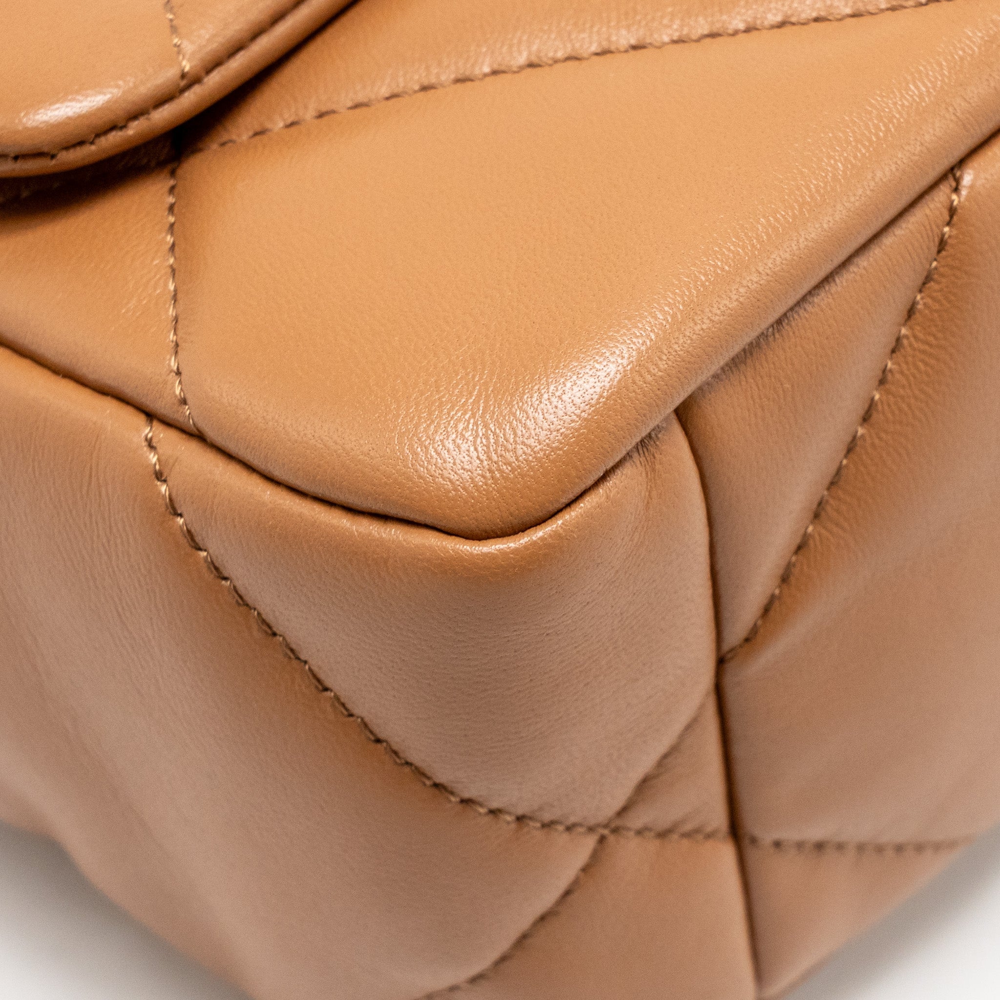 CHANEL SMALL 19 BAG LAMBSKIN CARAMEL MULTICOLOURED HARDWARE (MICROCHIP)