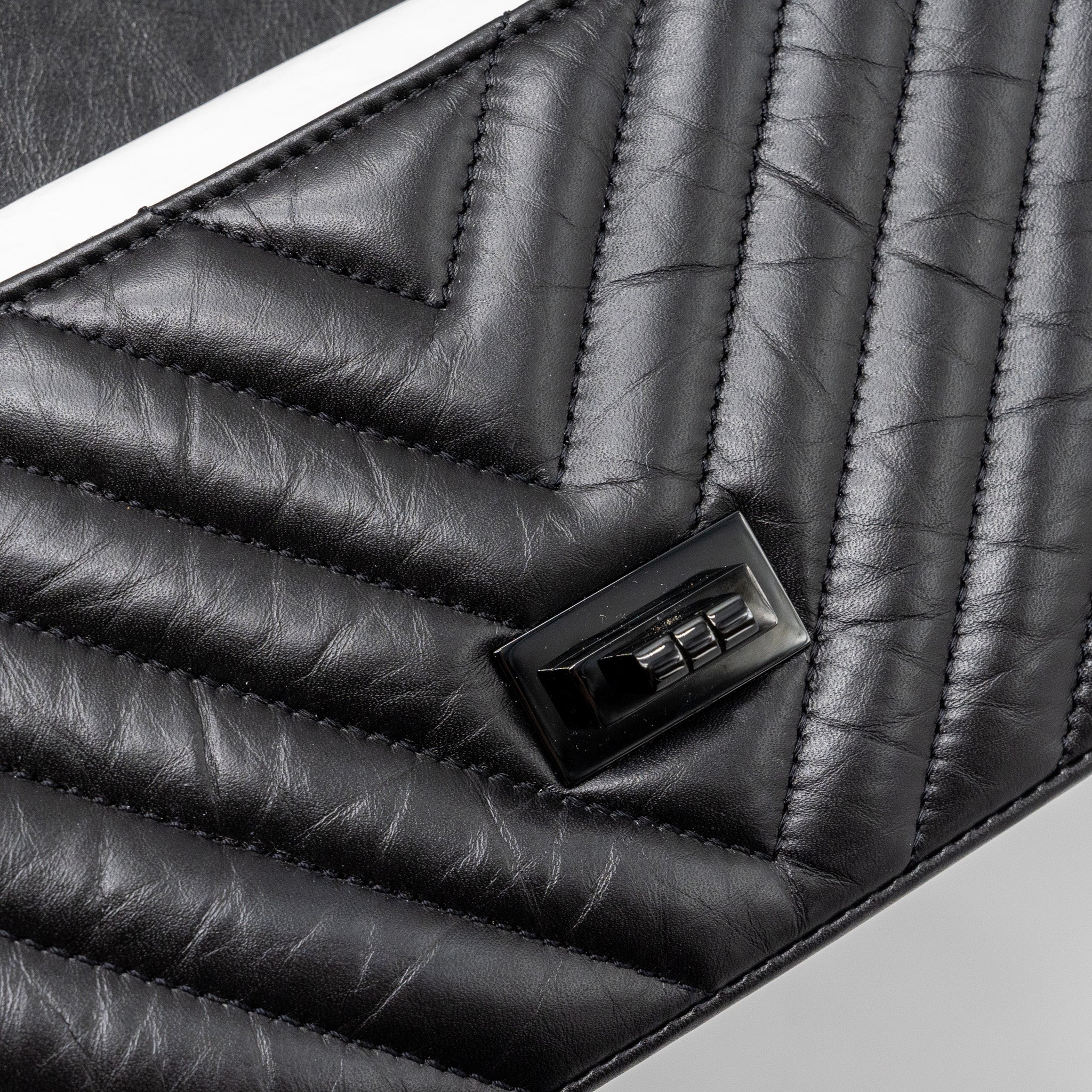 CHANEL MINI 2.55 REISSUE FLAP BAG CHEVRON CALFSKIN SO BLACK