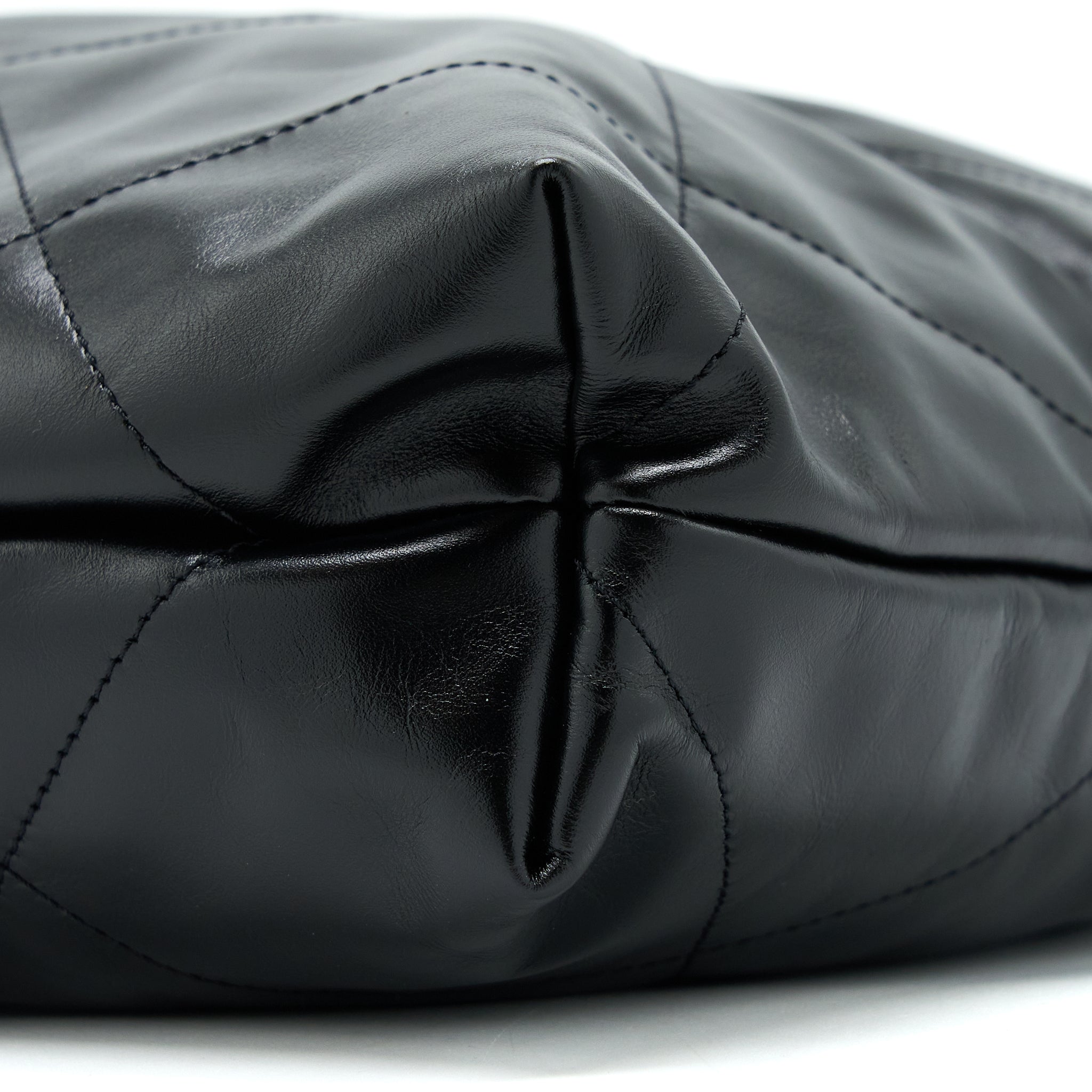 CHANEL MEDIUM 22 BAG SHINY CALFSKIN BLACK GHW (MICROCHIP)