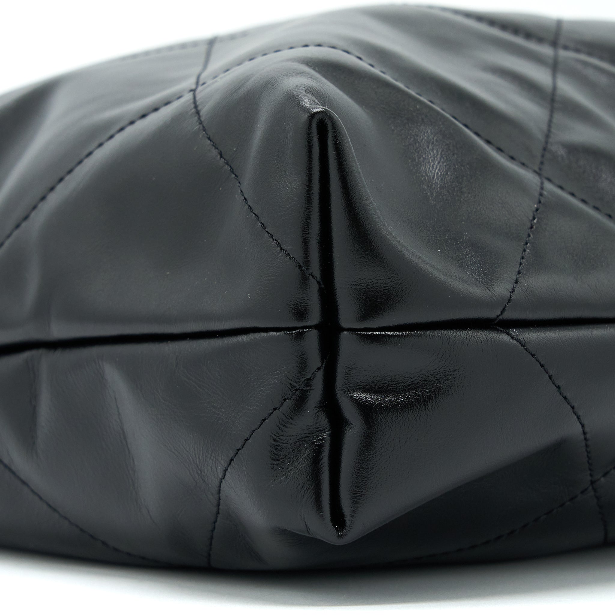 CHANEL MEDIUM 22 BAG SHINY CALFSKIN BLACK GHW (MICROCHIP)