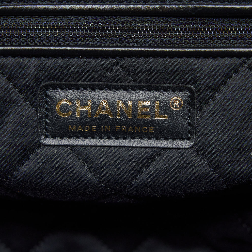CHANEL MEDIUM 22 BAG SHINY CALFSKIN BLACK GHW (MICROCHIP)