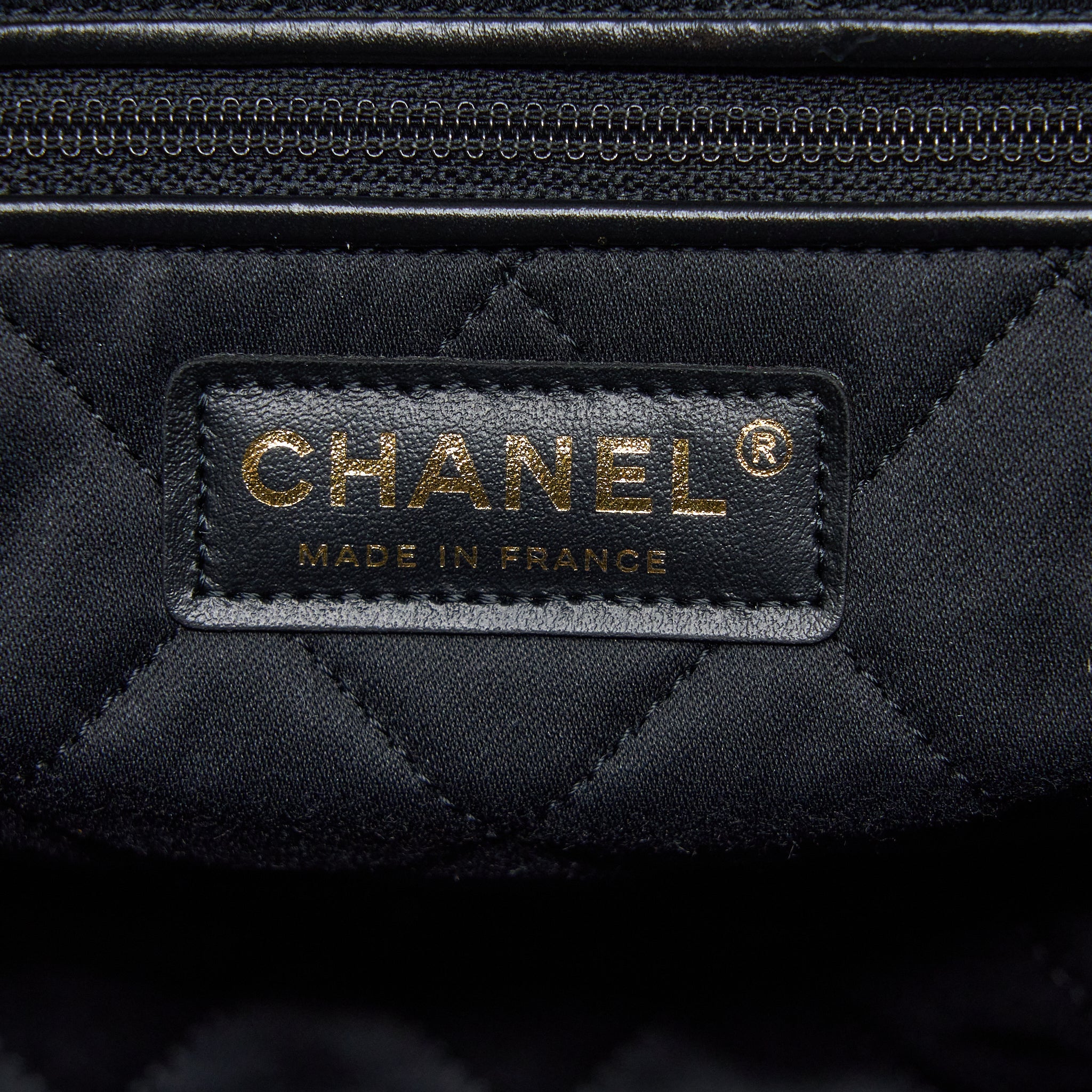 CHANEL MEDIUM 22 BAG SHINY CALFSKIN BLACK GHW (MICROCHIP)