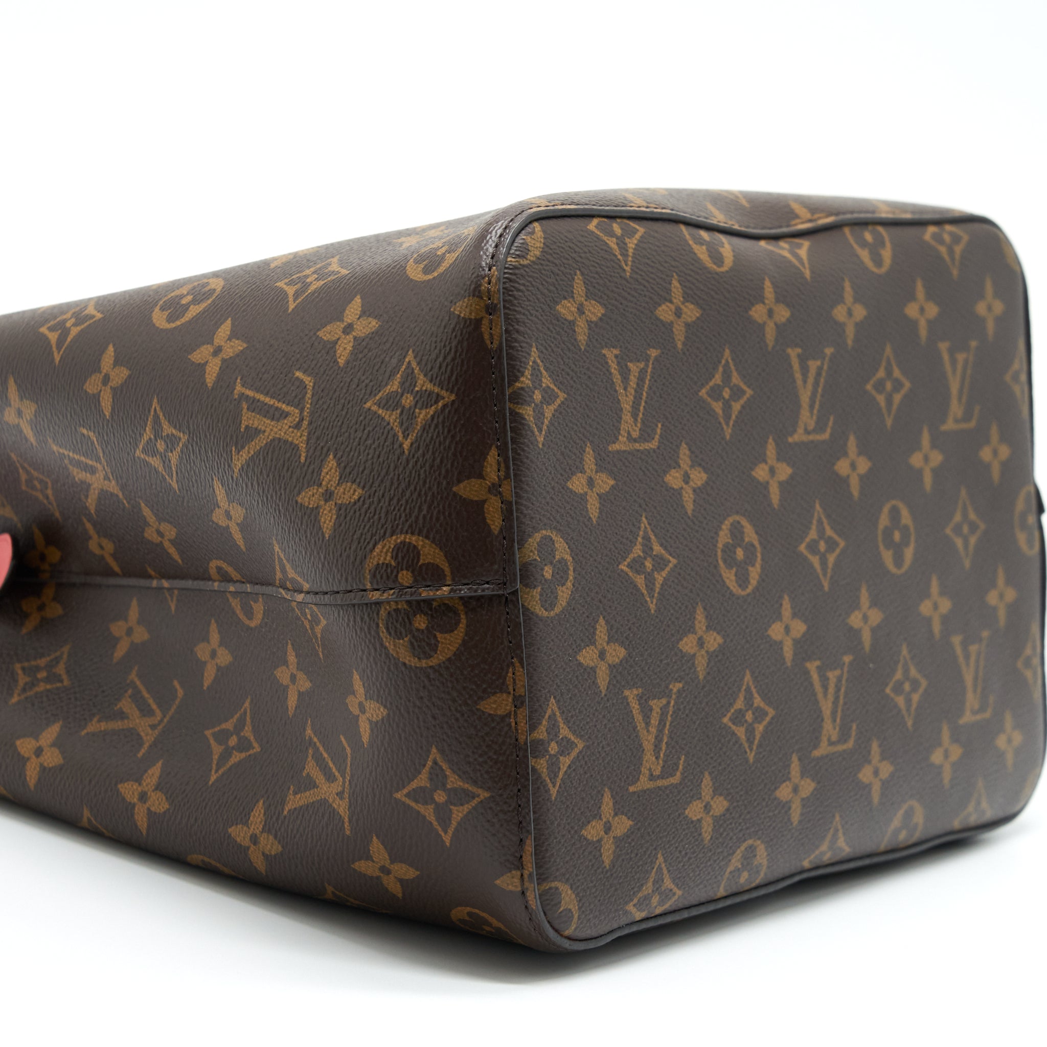 LOUIS VUITTON NEONOE MONOGRAM CANVAS GHW