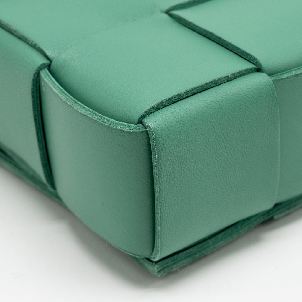 BOTTEGA VENETA CASSETTE BAG LAMBSKIN GREEN GHW