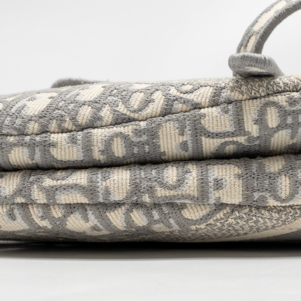 DIOR MEDIUM SADDLE BAG DIOR OBLIQUE EMBROIDERY LIGHT GREY GHW