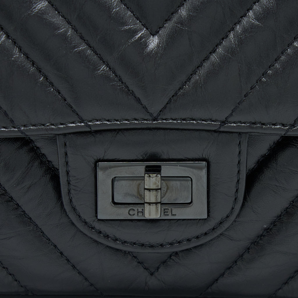 CHANEL MINI REISSUE 2.55 FLAP BAG CHEVRON AGED CALFSKIN SO BLACK