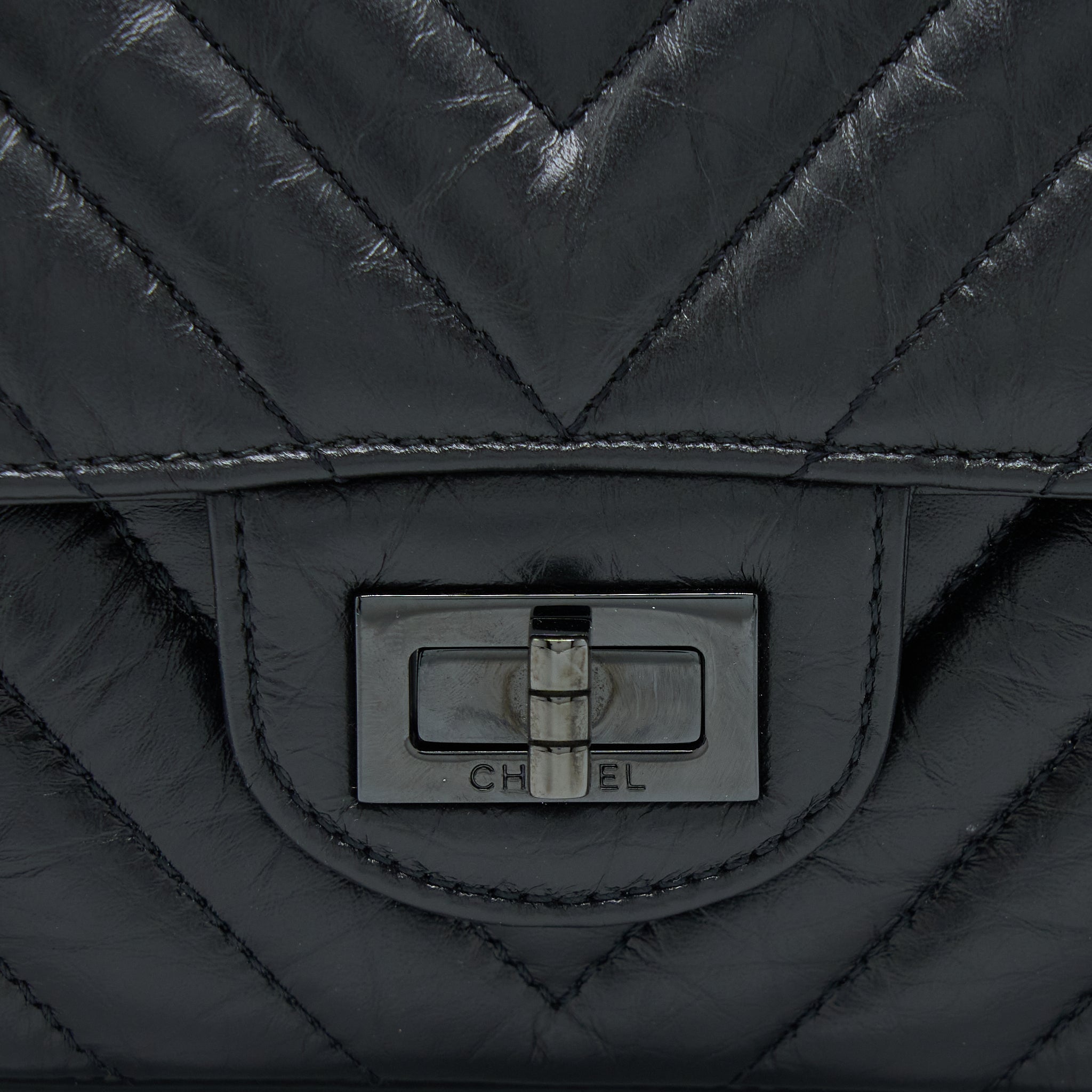 CHANEL MINI REISSUE 2.55 FLAP BAG CHEVRON AGED CALFSKIN SO BLACK