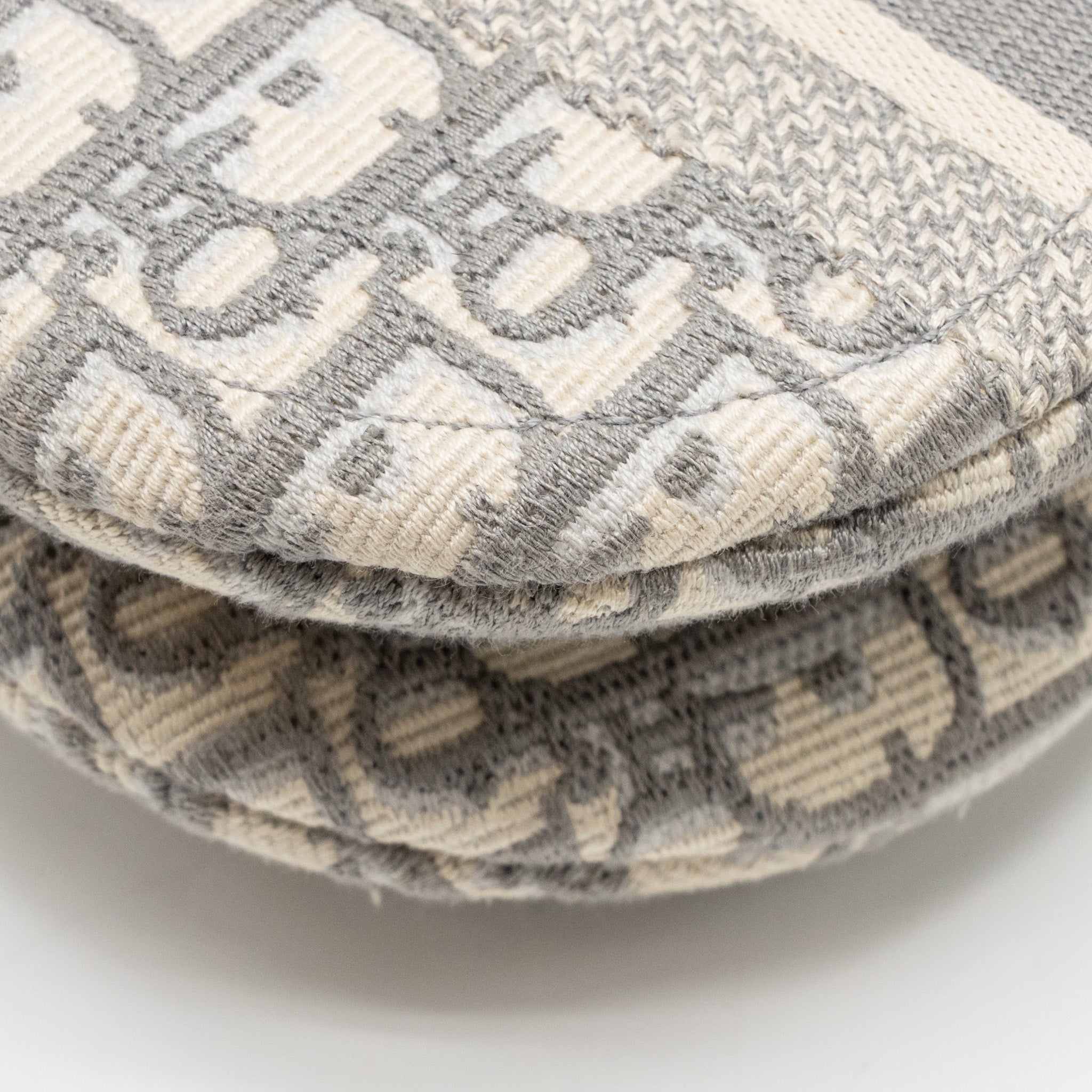 DIOR MEDIUM SADDLE BAG DIOR OBLIQUE EMBROIDERY LIGHT GREY GHW