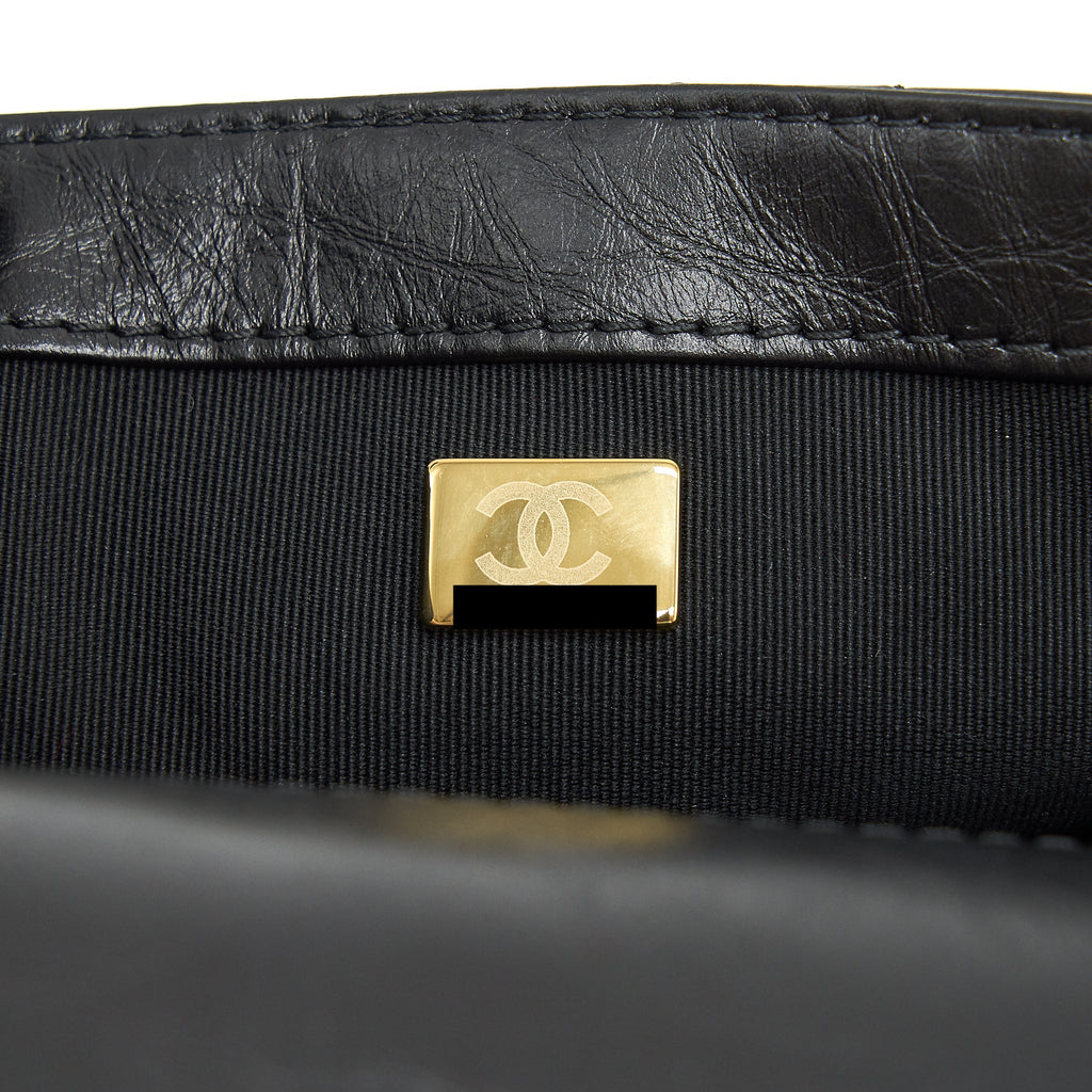 CHANEL 21B MESSENGER BAG CALFSKIN BLACK GHW