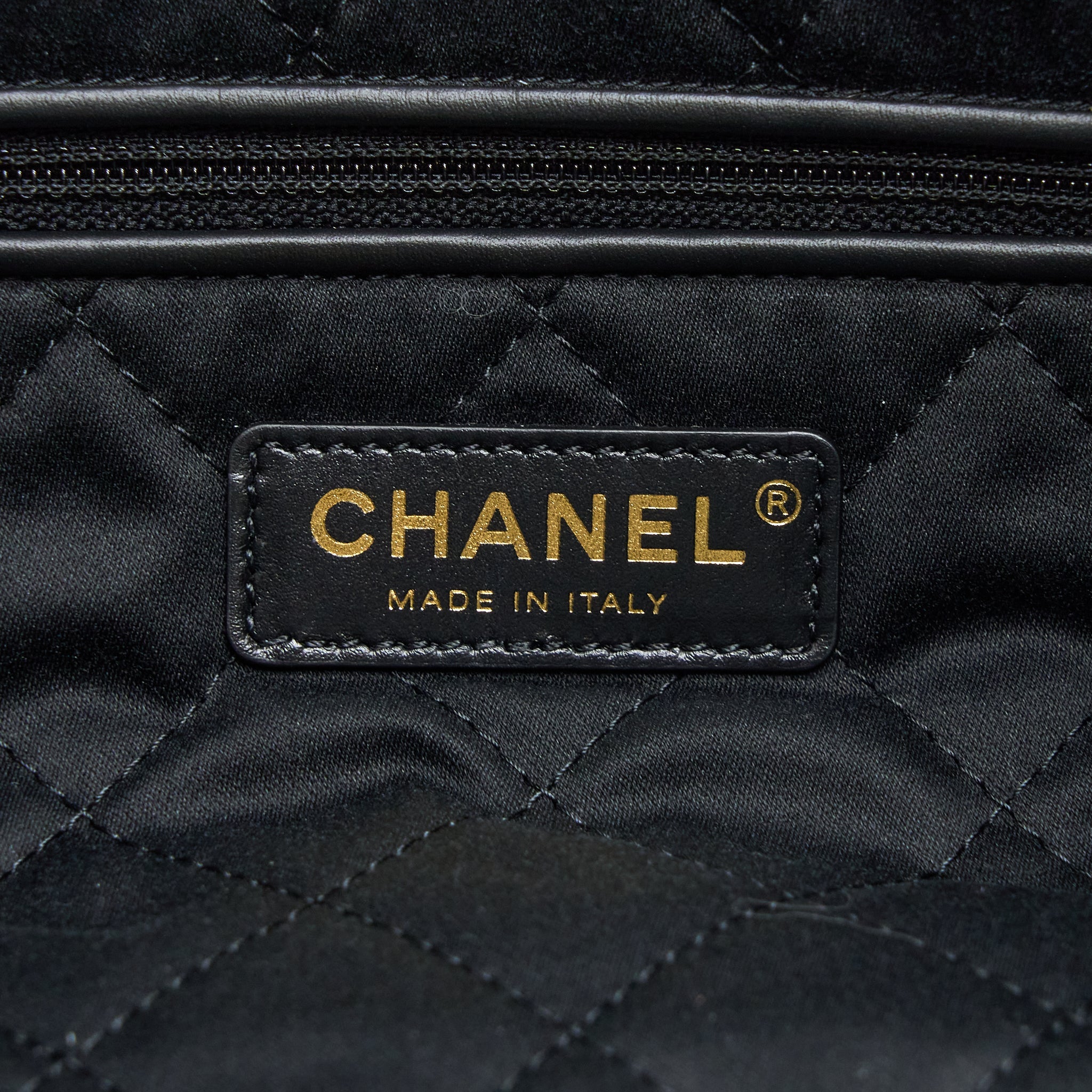 CHANEL MEDIUM 22 BAG GOLD LETTER SHINY CALFSKIN BLACK BRUSHED GHW(MICROCHIP)