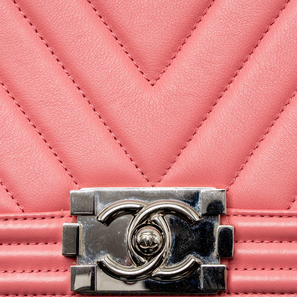 CHANEL MEDIUM BOY BAG CHEVRON CALFSKIN PINK SHW