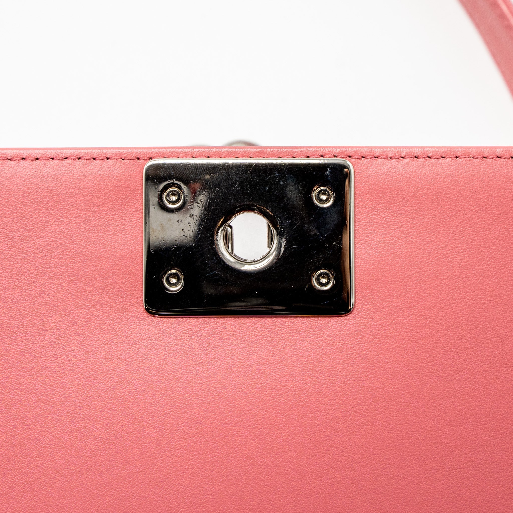 CHANEL MEDIUM BOY BAG CHEVRON CALFSKIN PINK SHW