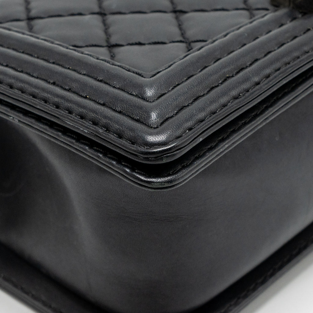 CHANEL MEDIUM BOY BAG CALFSKIN BLACK RUTHENIUM SHW