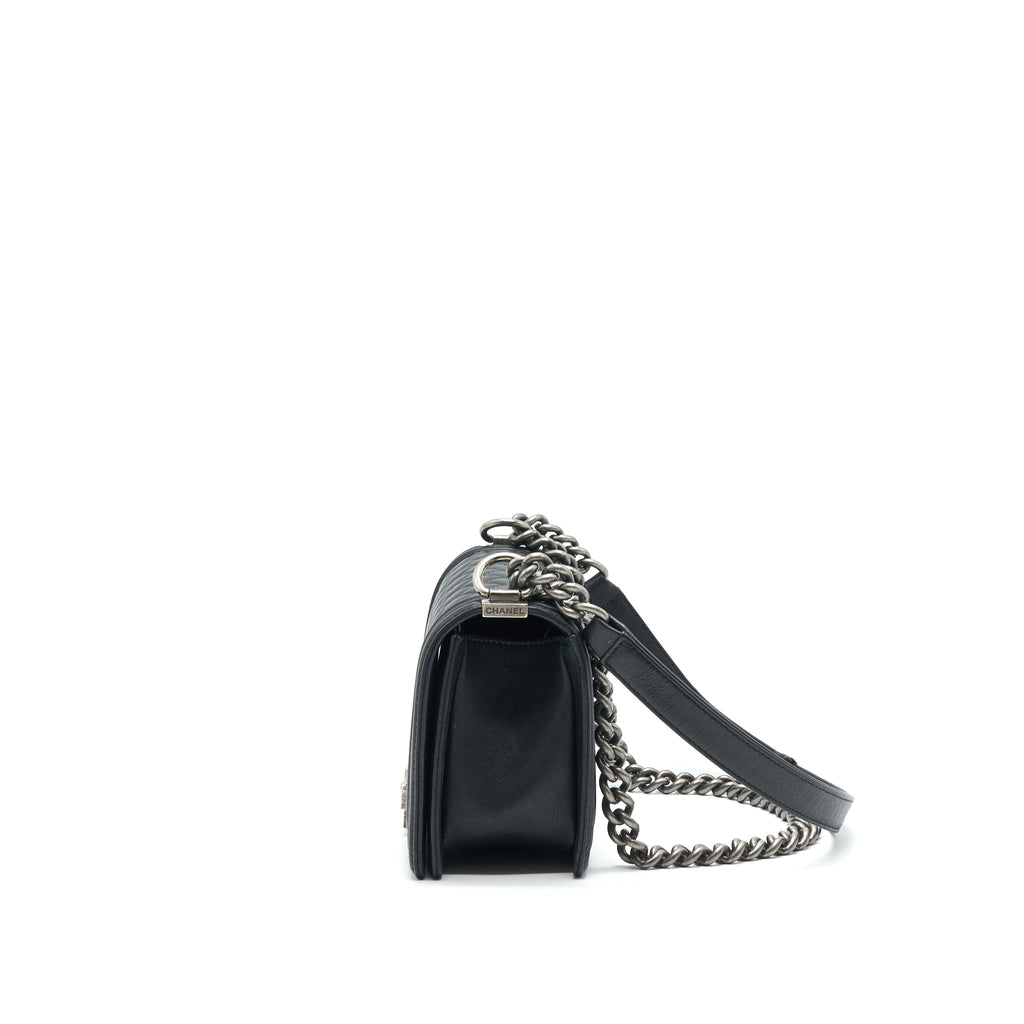 CHANEL MEDIUM BOY CHANEL HANDBAG BLACK RUTHENIUM HARDWARE