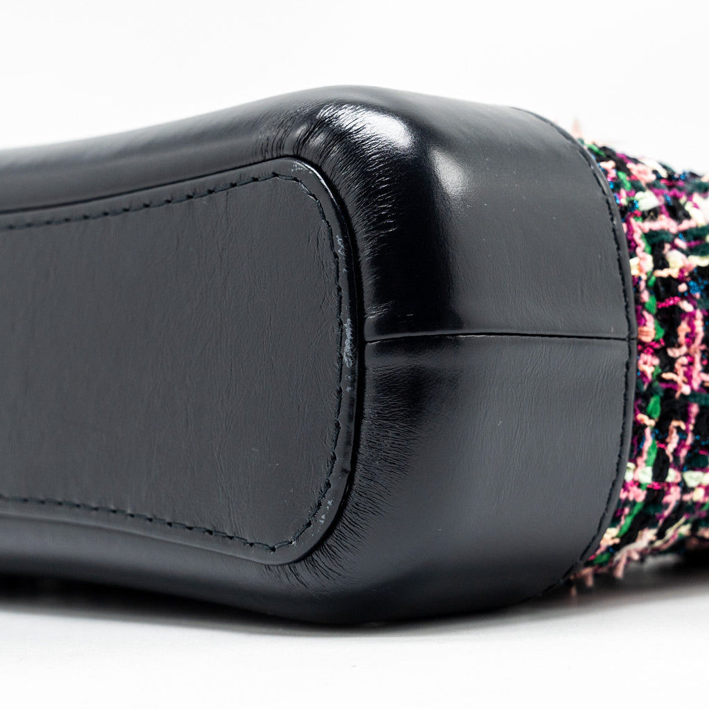 CHANEL SMALL GABRIELLE HOBO BAG TWEED/CALFSKIN MULTICOLOUR/MULTICOLOUR HARDWARE