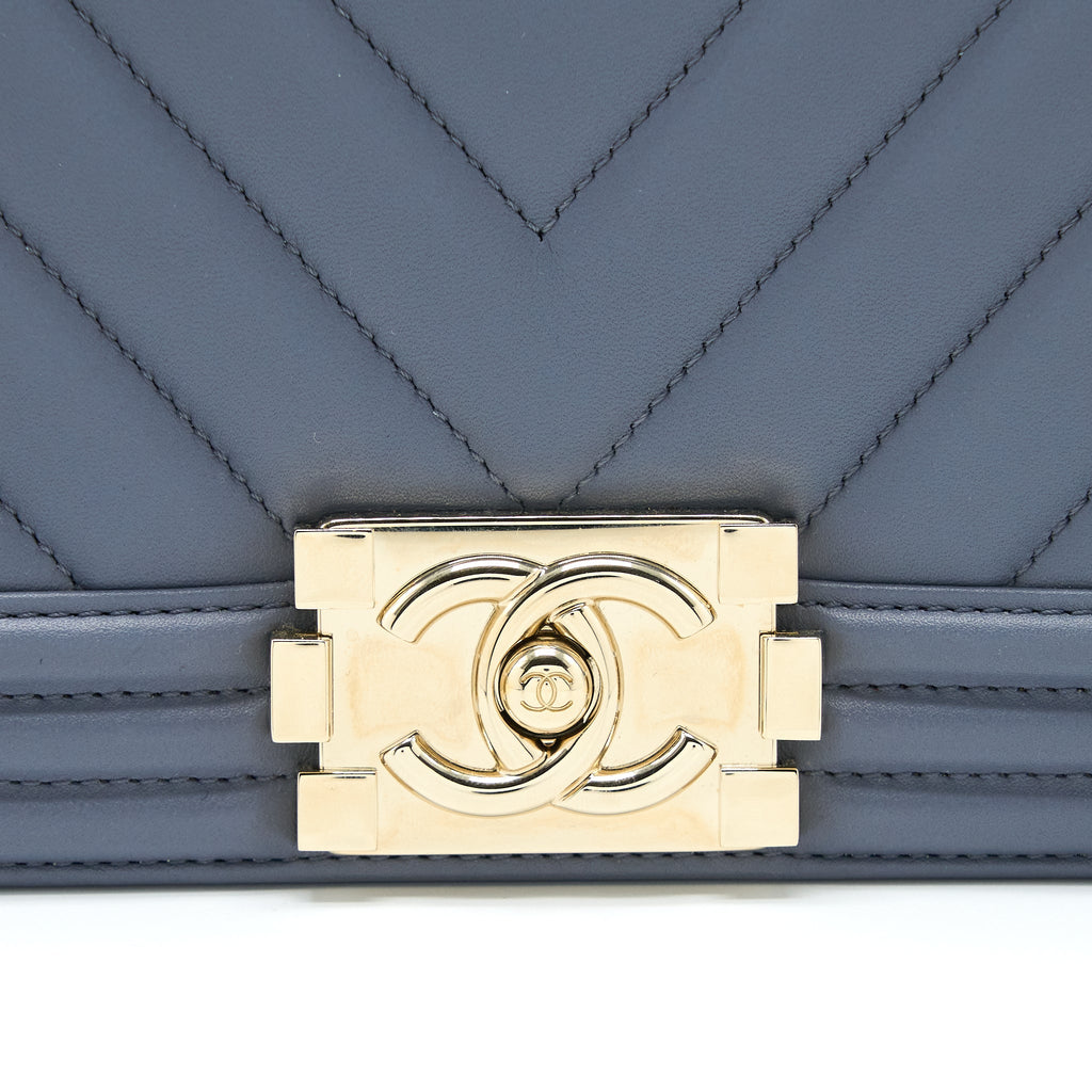 CHANEL MEDIUM BOY BAG CHEVRON CALFSKIN GREY LGHW