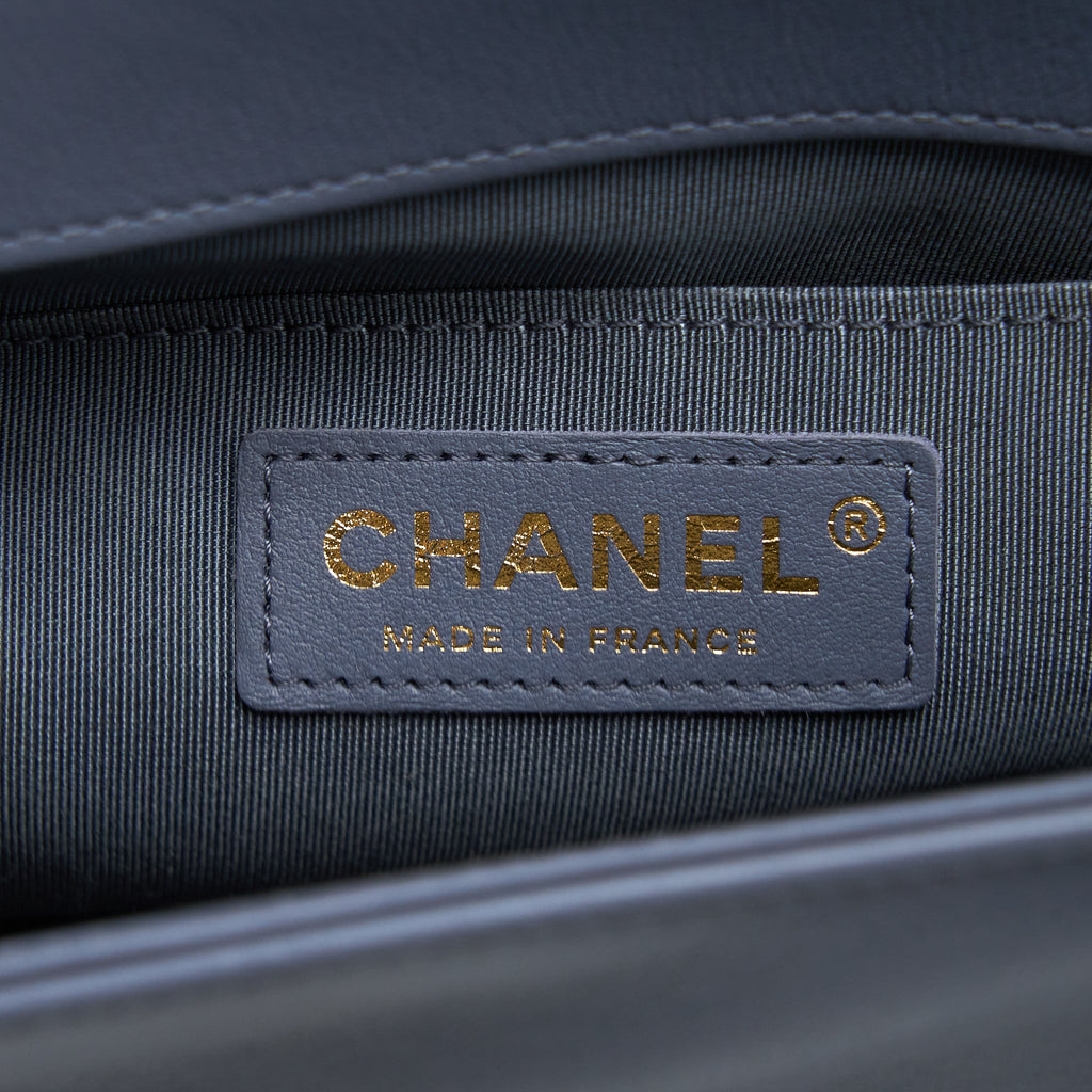 CHANEL MEDIUM BOY BAG CHEVRON CALFSKIN GREY LGHW