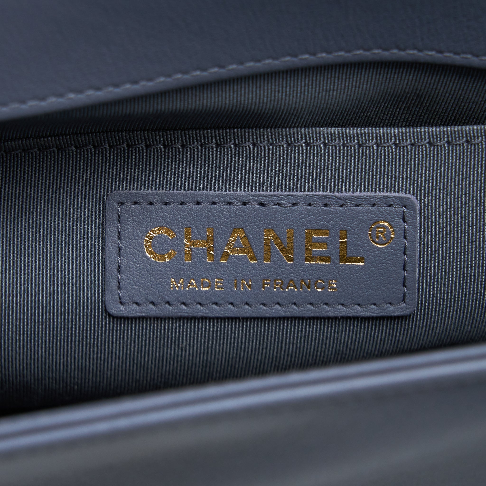 CHANEL MEDIUM BOY BAG CHEVRON CALFSKIN GREY LGHW