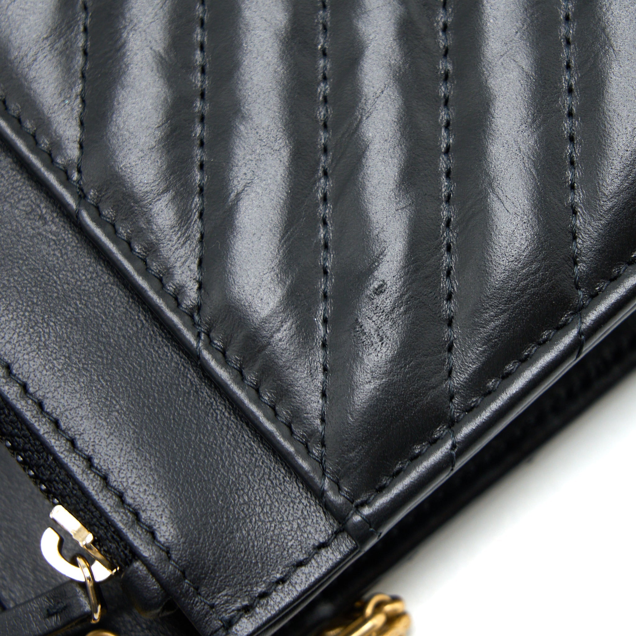 CHANEL 2.55 REISSUE WALLET ON CHAIN CHEVRON AGED CALFSKIN BLACK BRUSHED GHW (MICROCHIP)