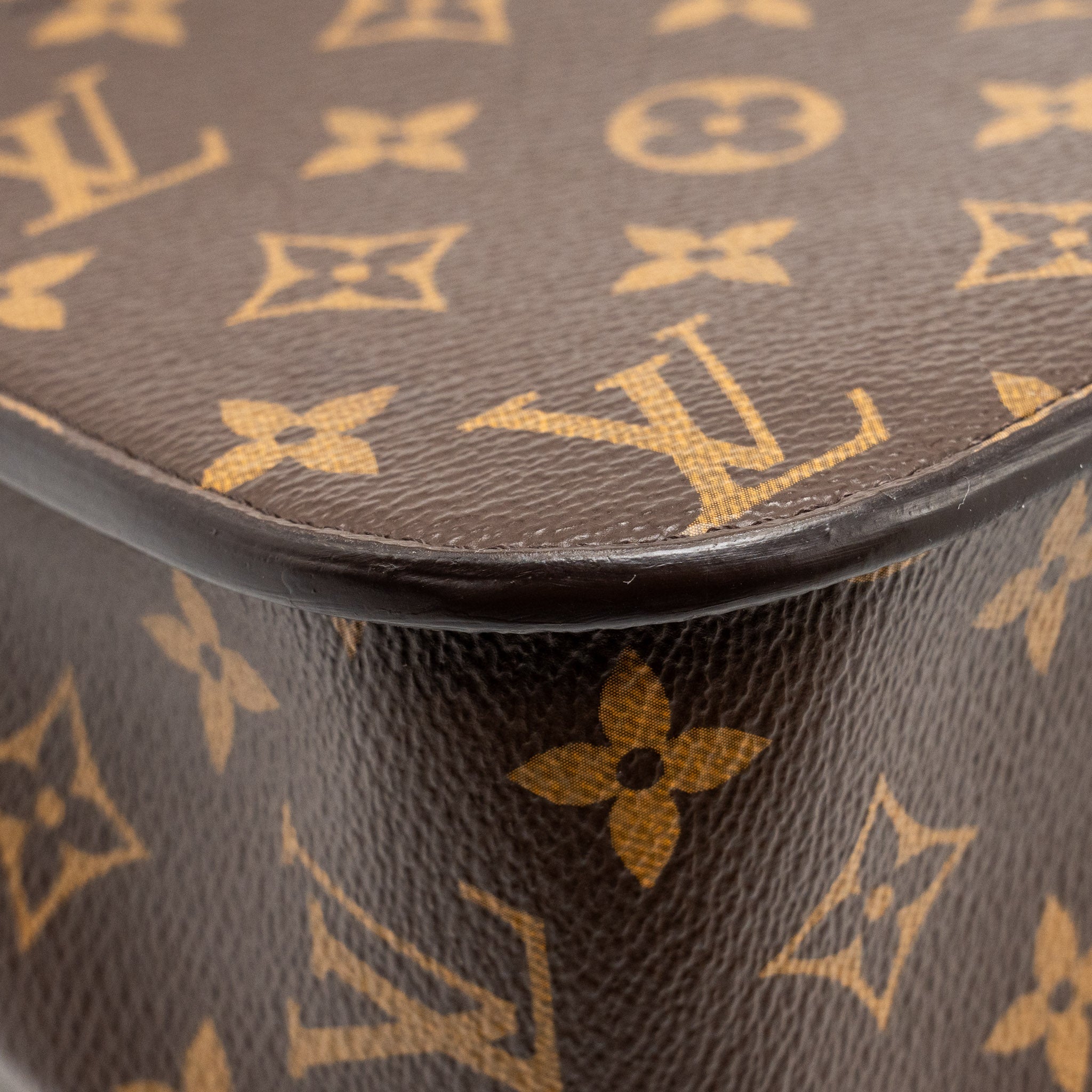 LOUIS VUITTON PASSY MONOGRAM CANVAS BLACK/GOLD HARDWARE