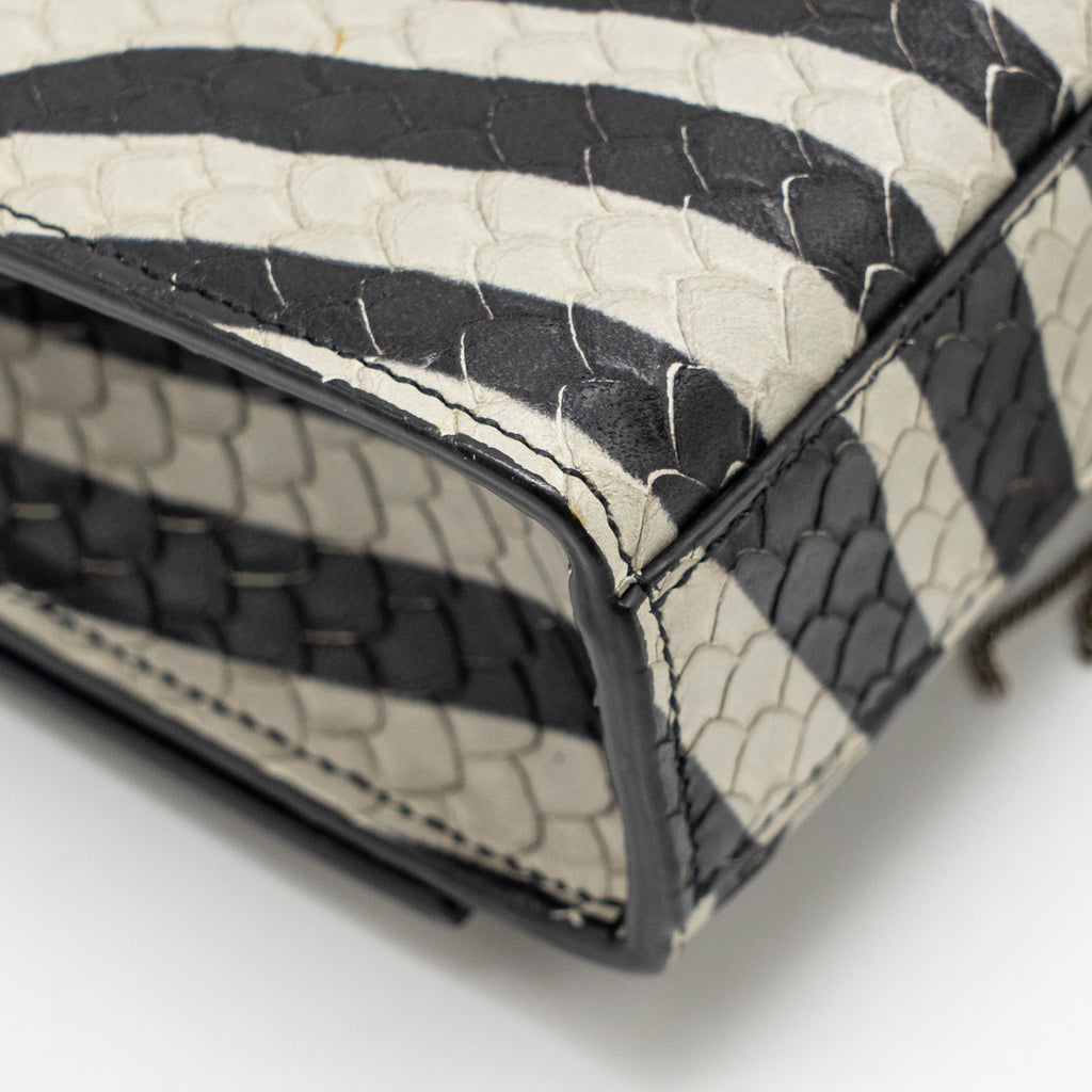 SAINT LAURENT/YSL MEDIUM KATE SHOULDER BAG WITH TASSEL EMBOSSED LEATHER BLACK/WHITE SHW