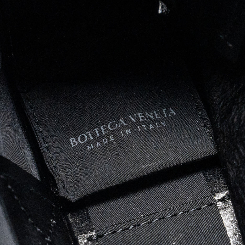 BOTTEGA VENETA SMALL CASSETTE BAG LAMBSKIN BLACK SHW
