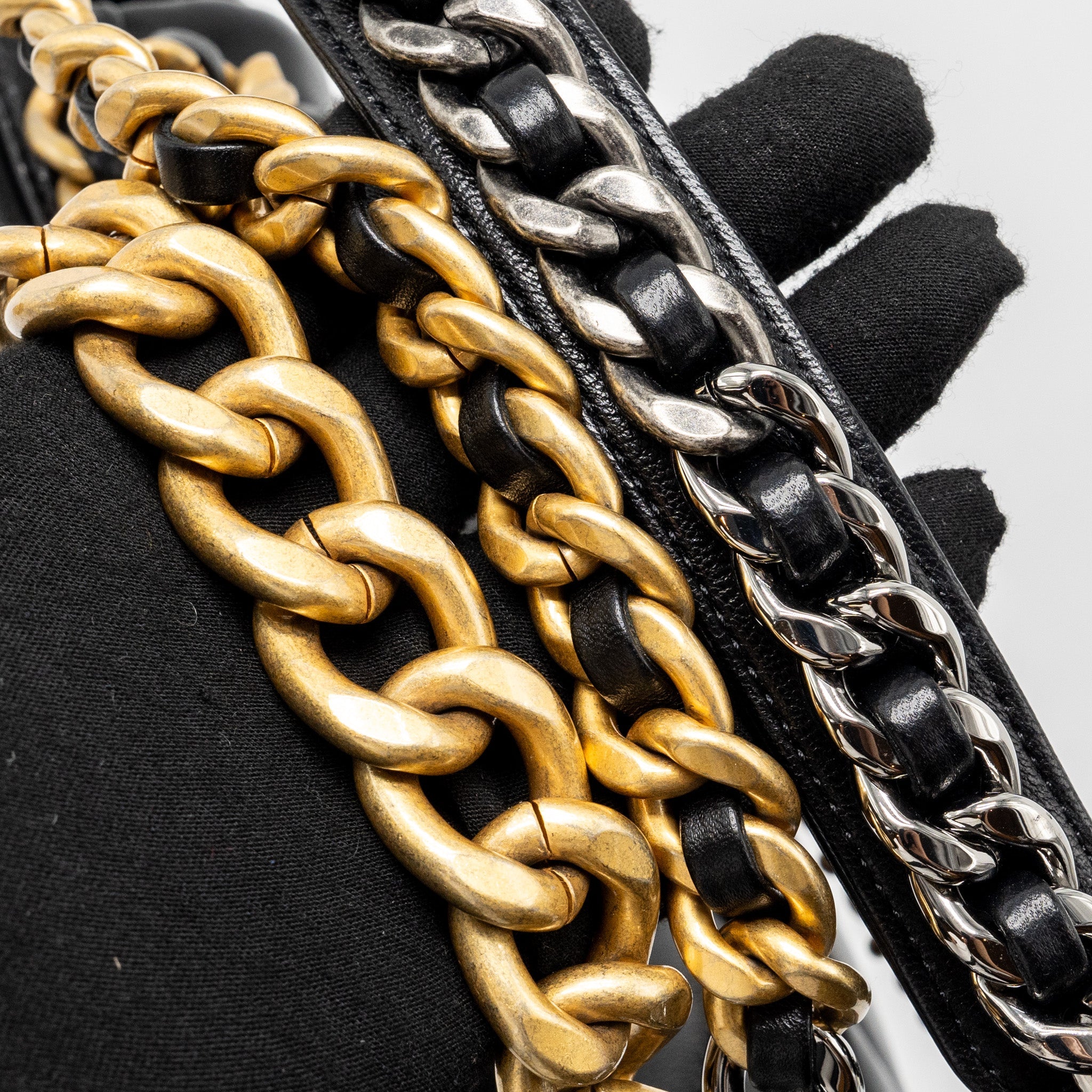 CHANEL MEDIUM 19 BAG LAMBSKIN BLACK MULTICOLOURED HARDWARE(MICROCHIP)