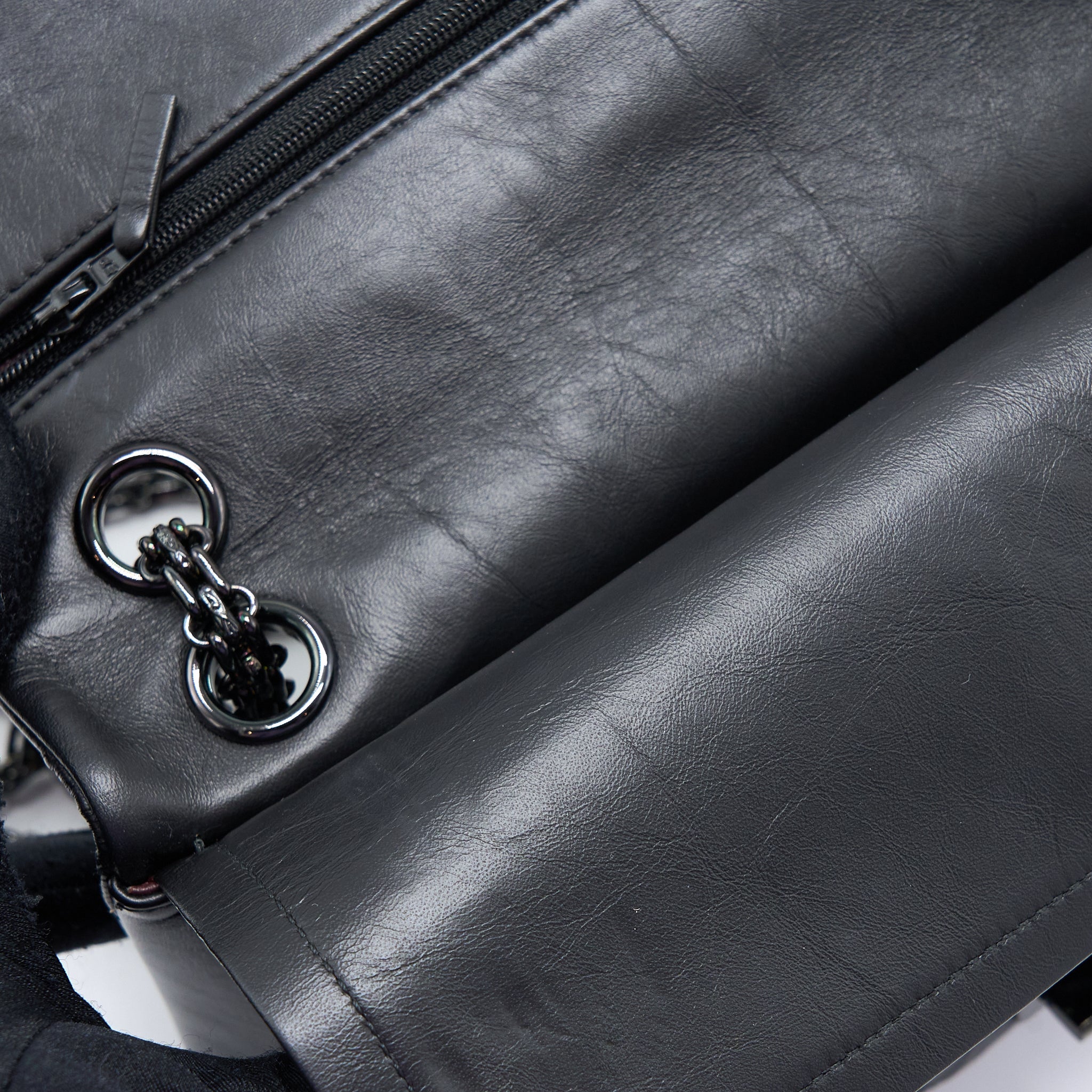 CHANEL 2.55 REISSUE SMALL DOUBLE FLAP BAG CHEVRON AGED CALFSKIN BLACK WITH BLACK HARDWARE
