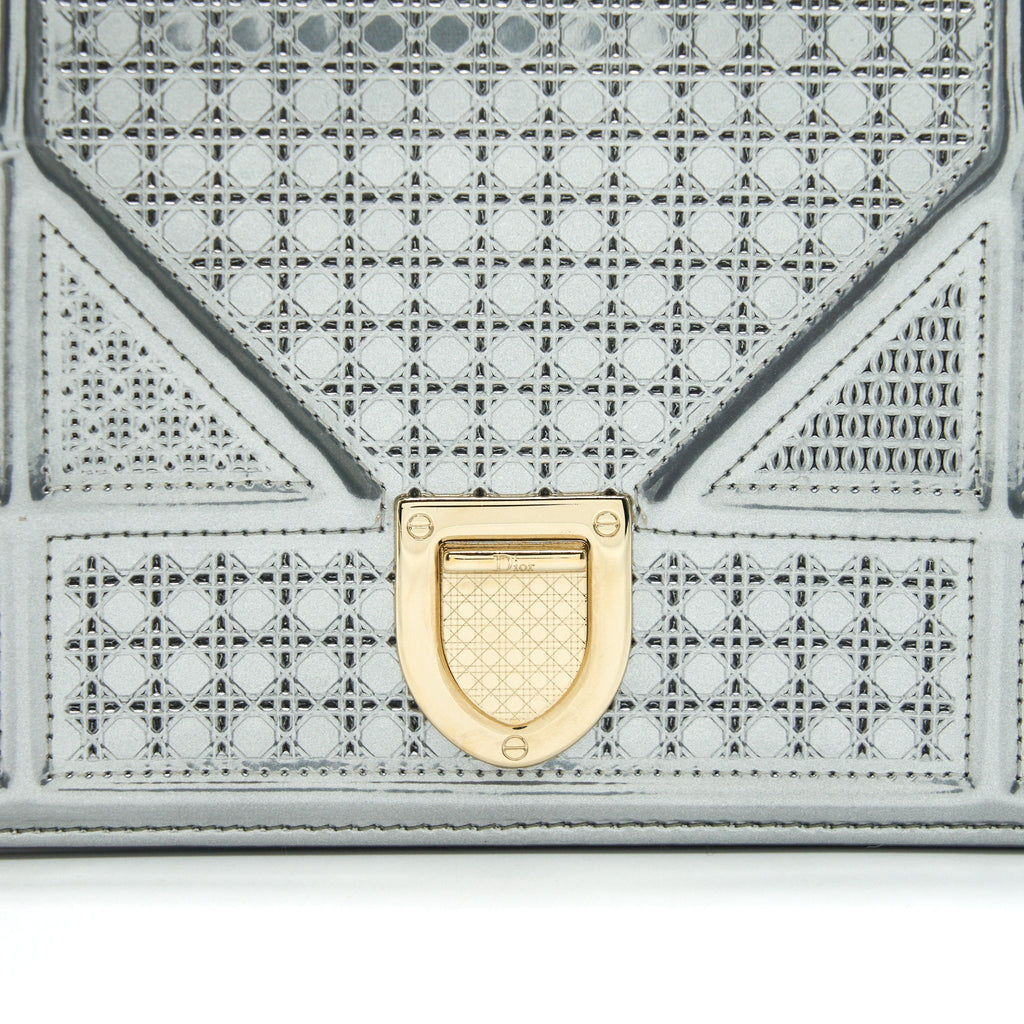 DIOR DIORAMA WALLET ON CHAIN IN METALLIC SILVER GHW