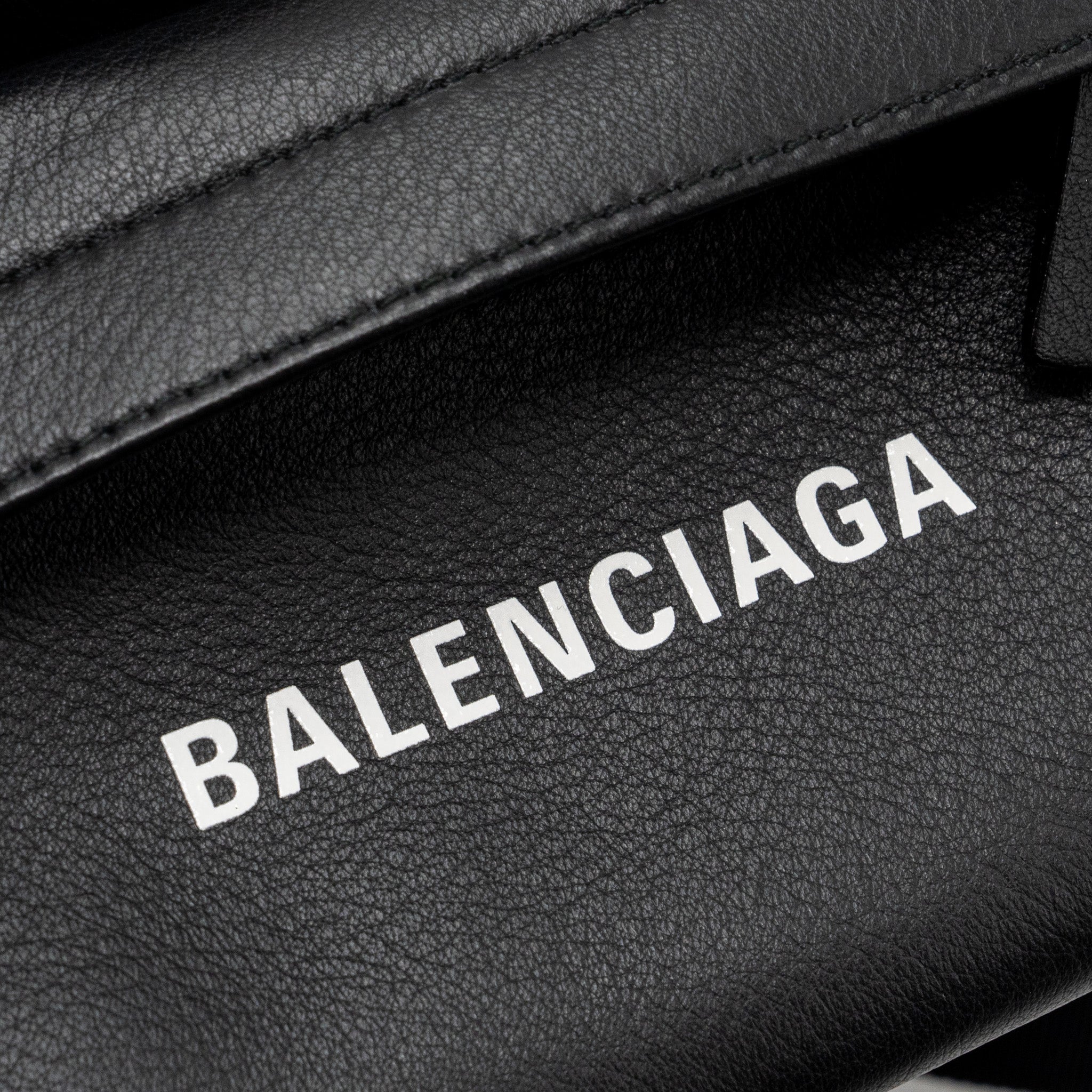 BALENCIAGA EVERYDAY BELTPACK CALFSKIN BLACK SHW