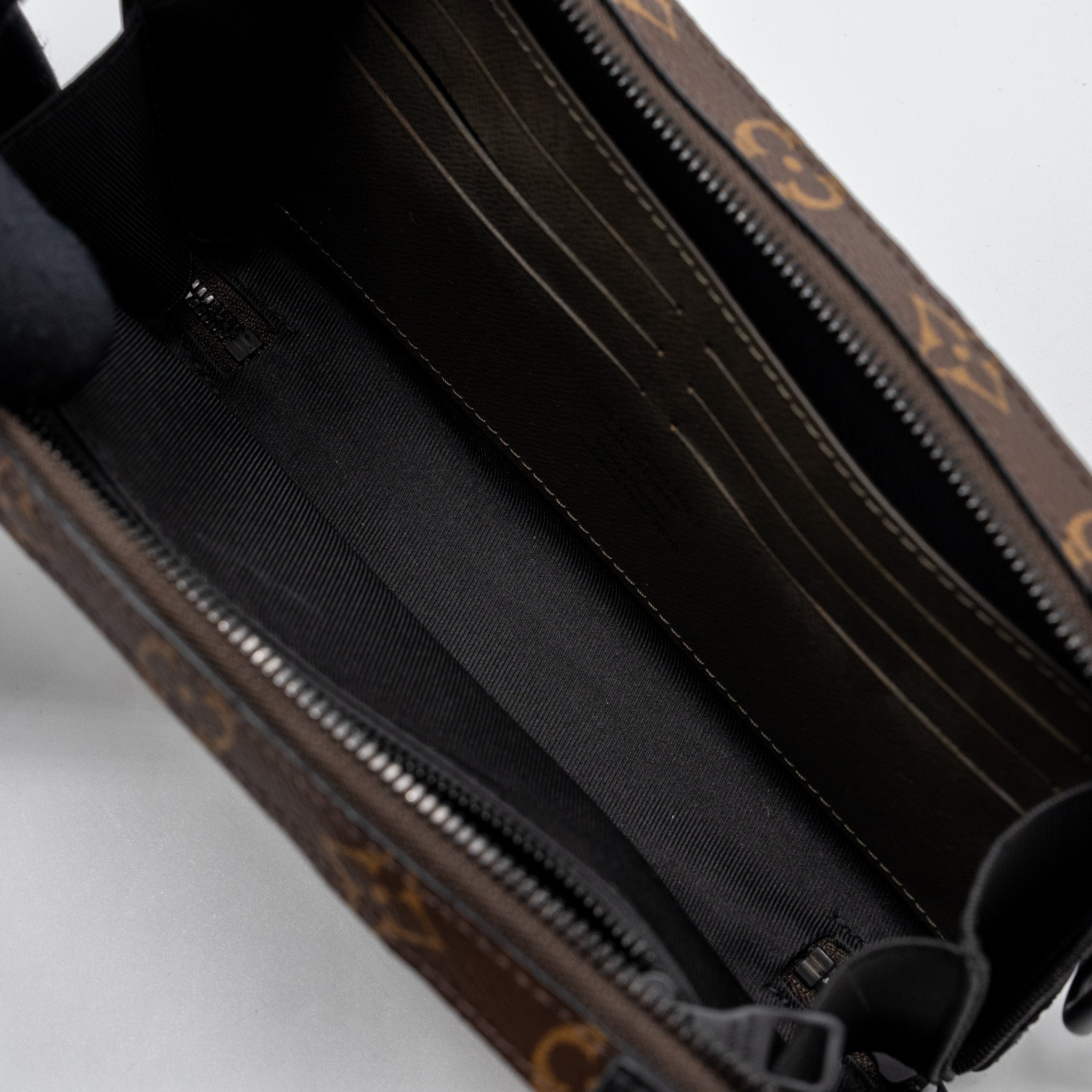 LOUIS VUITTON SOFT TRUNK WALLET TAIGA / MONOGRAM CANVAS KHAKI GREEN WITH BLACK HARDWARE
