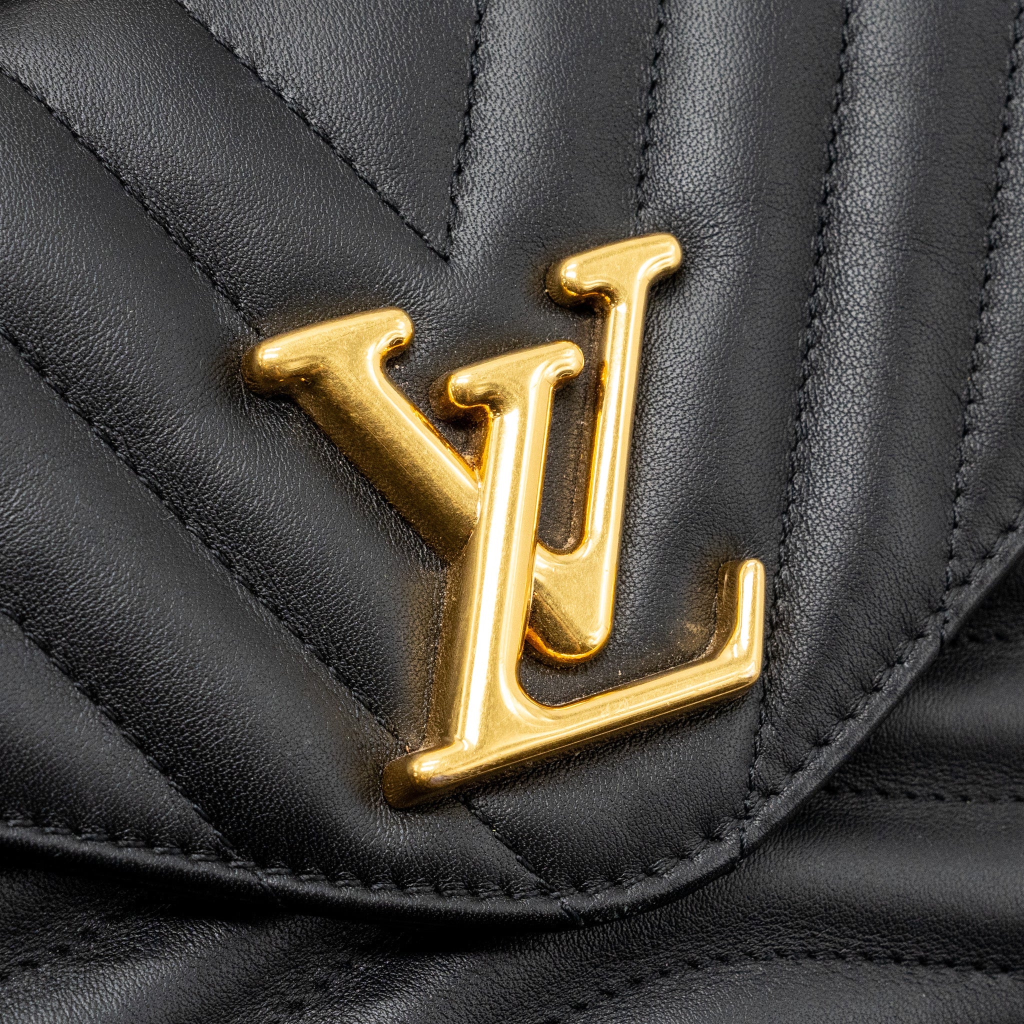 LOUIS VUITTON NEW WAVE PM CHAIN BAG CALFSKIN BLACK GHW (NEW VERSION)