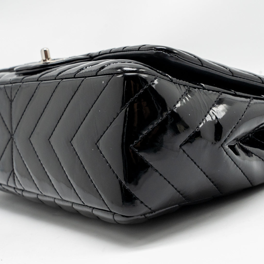 CHANEL CHEVRON JUMBO SINGLE FLAP BAG PATENT BLACK SHW