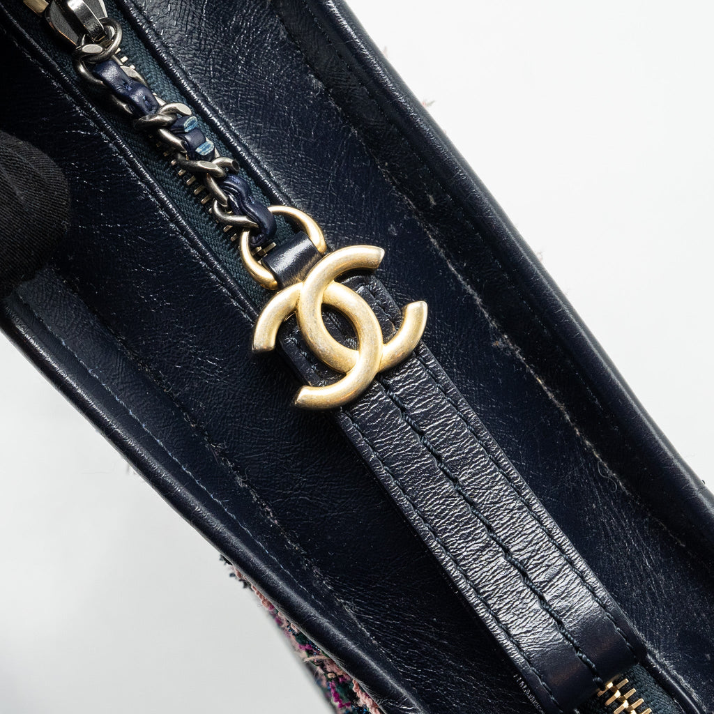 CHANEL SMALL GABRIELLE HOBO BAG TWEED/CALFSKIN MULTICOLOUR/MULTICOLOUR HARDWARE