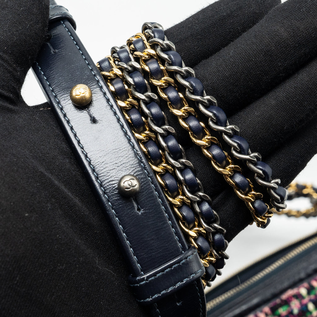 CHANEL SMALL GABRIELLE HOBO BAG TWEED/CALFSKIN MULTICOLOUR/MULTICOLOUR HARDWARE